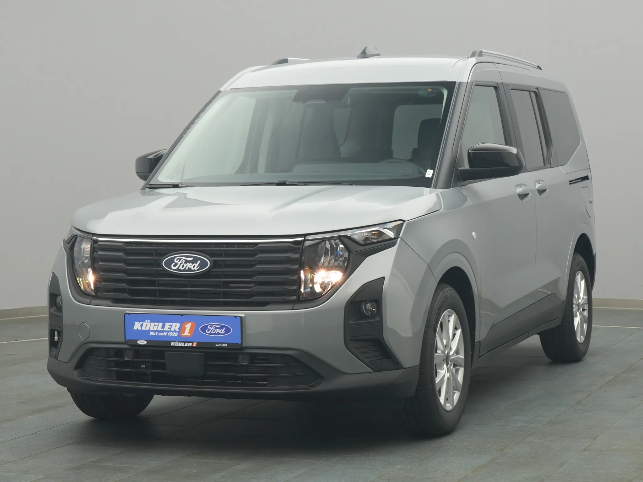 Ford Tourneo Courier Titanium 125PS / Winter-P Bild