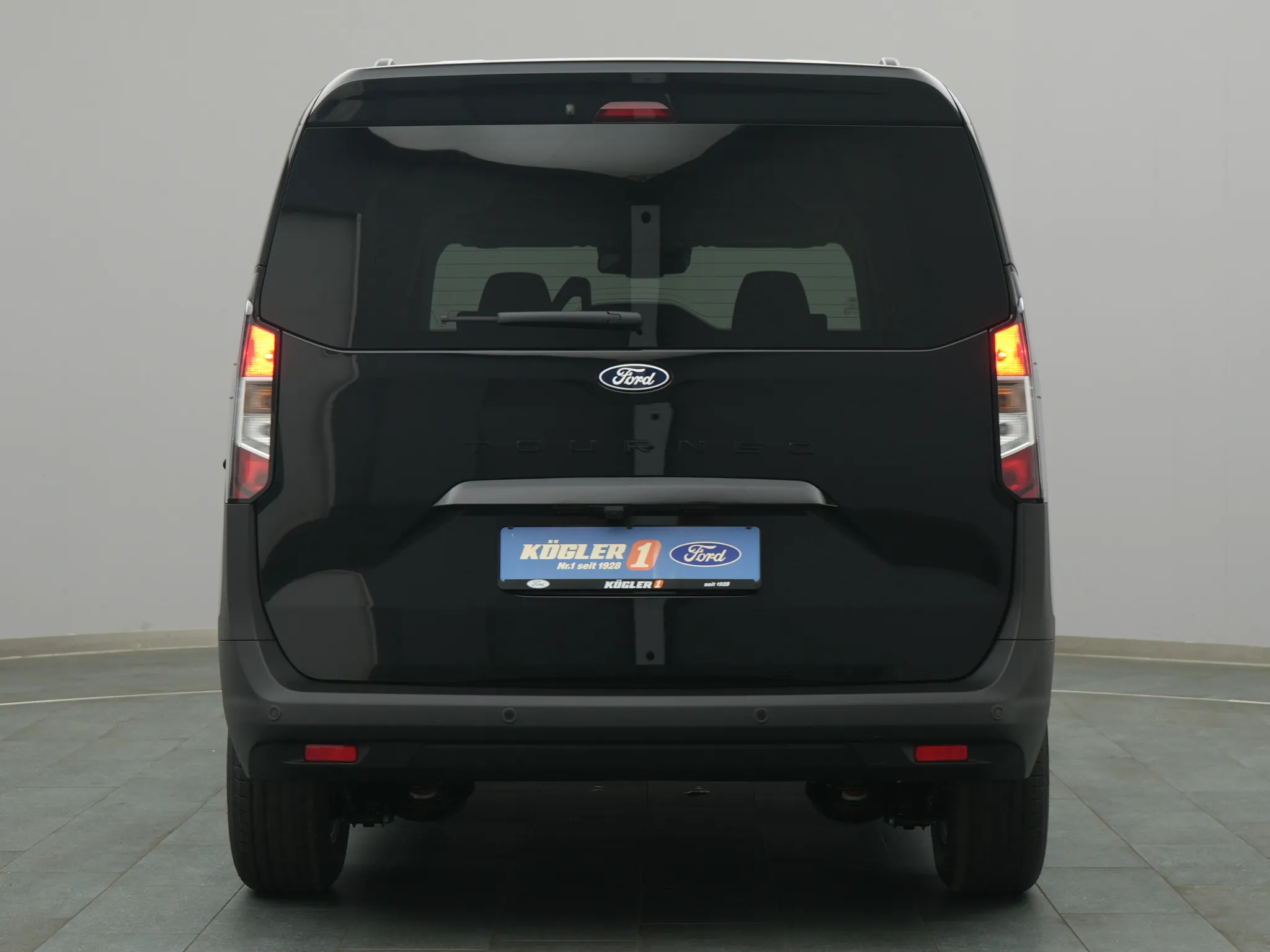 Ford Tourneo Courier Titanium – Bild 7
