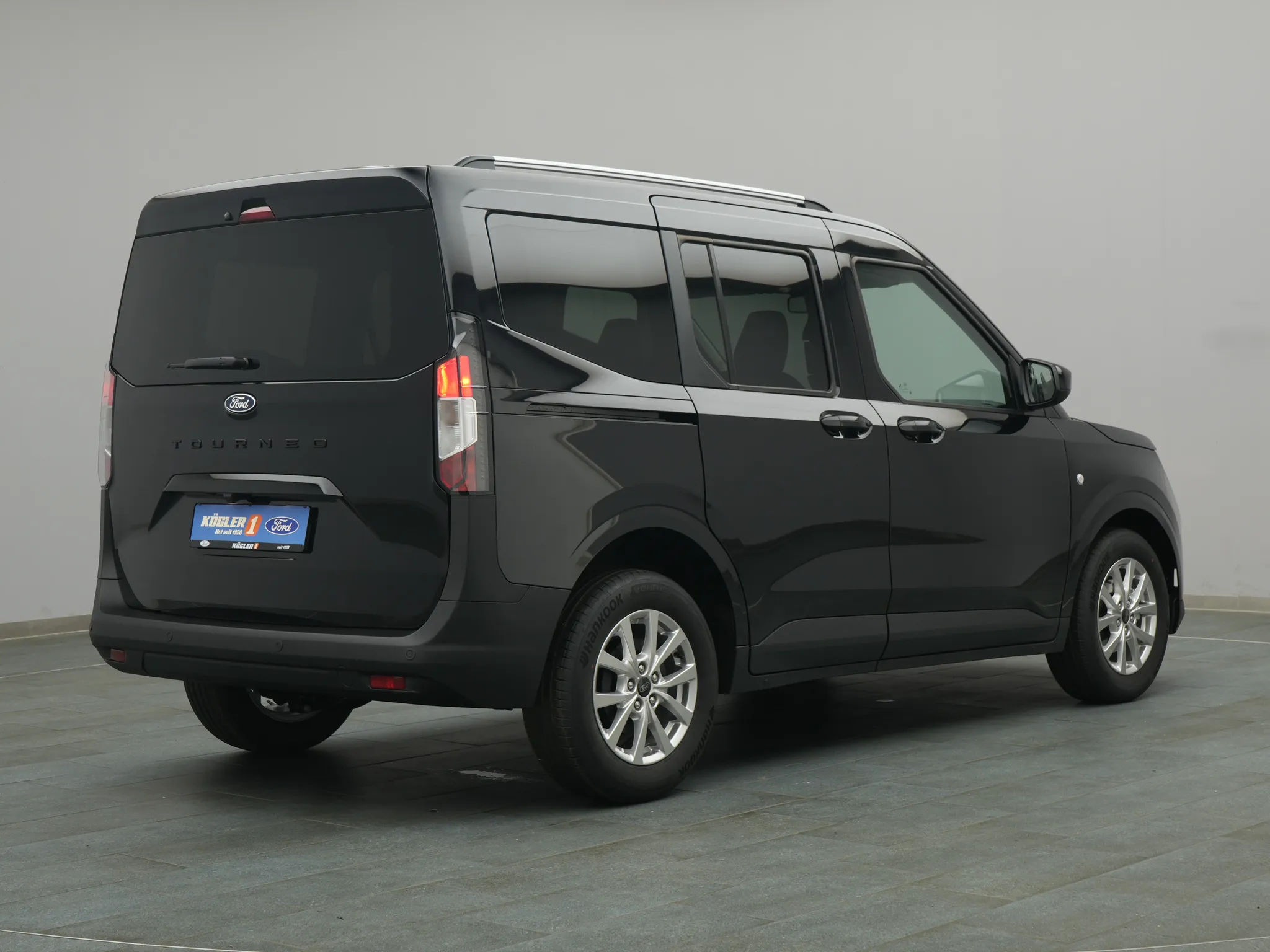 Ford Tourneo Courier Titanium – Bild 4