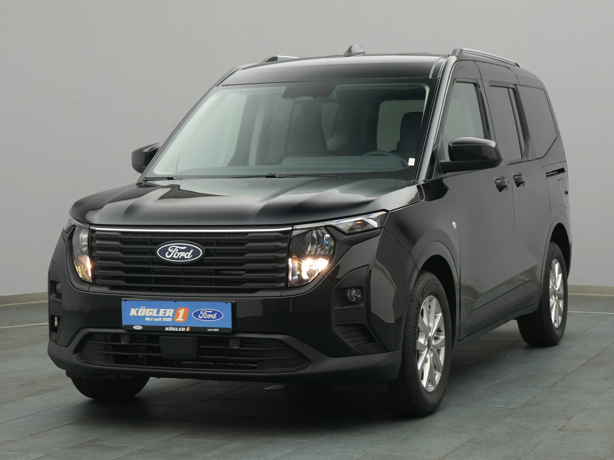Ford Tourneo Courier Titanium 125PS Automatik / Navi Bild