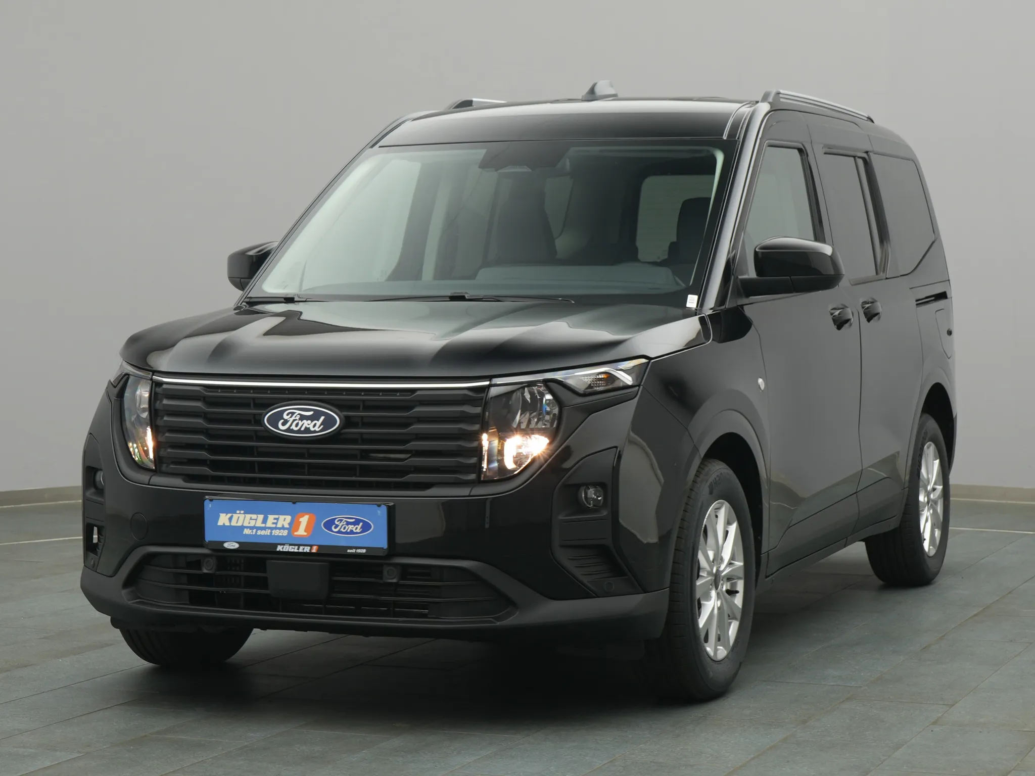 Ford Tourneo Courier Titanium 125PS / Winter-P Bild