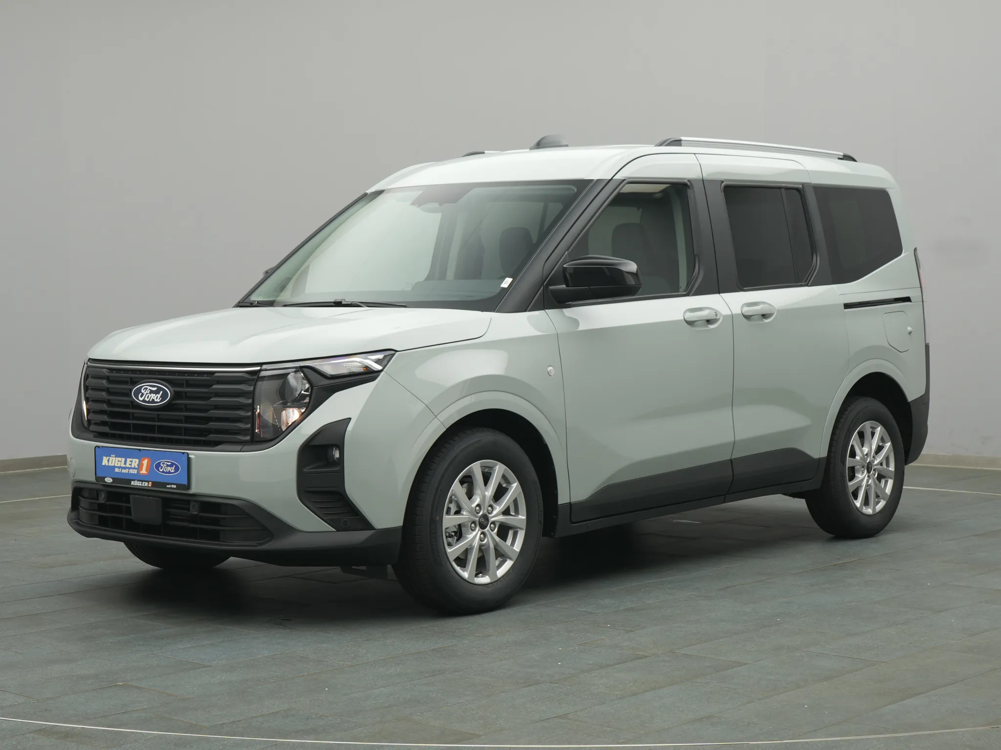 Ford Tourneo Courier Titanium – Bild 2