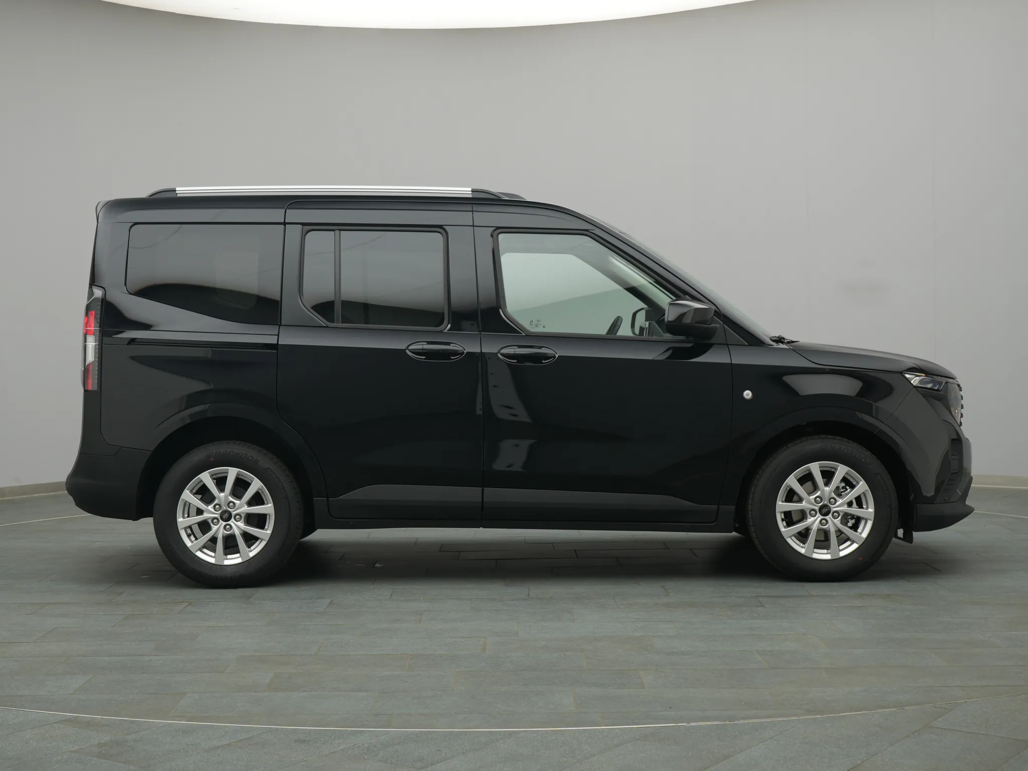 Ford Tourneo Courier Titanium – Bild 8