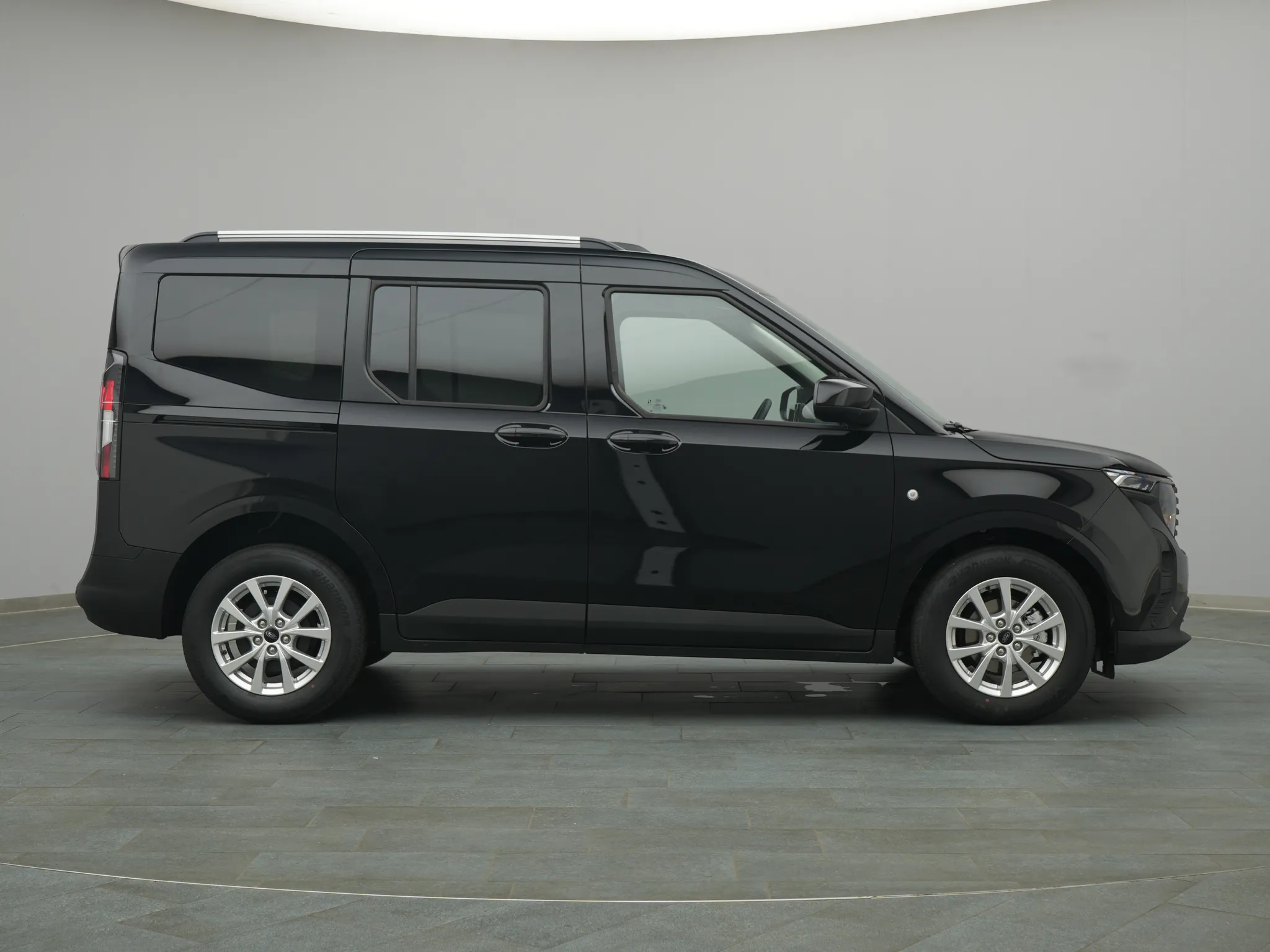 Ford Tourneo Courier Titanium – Bild 8