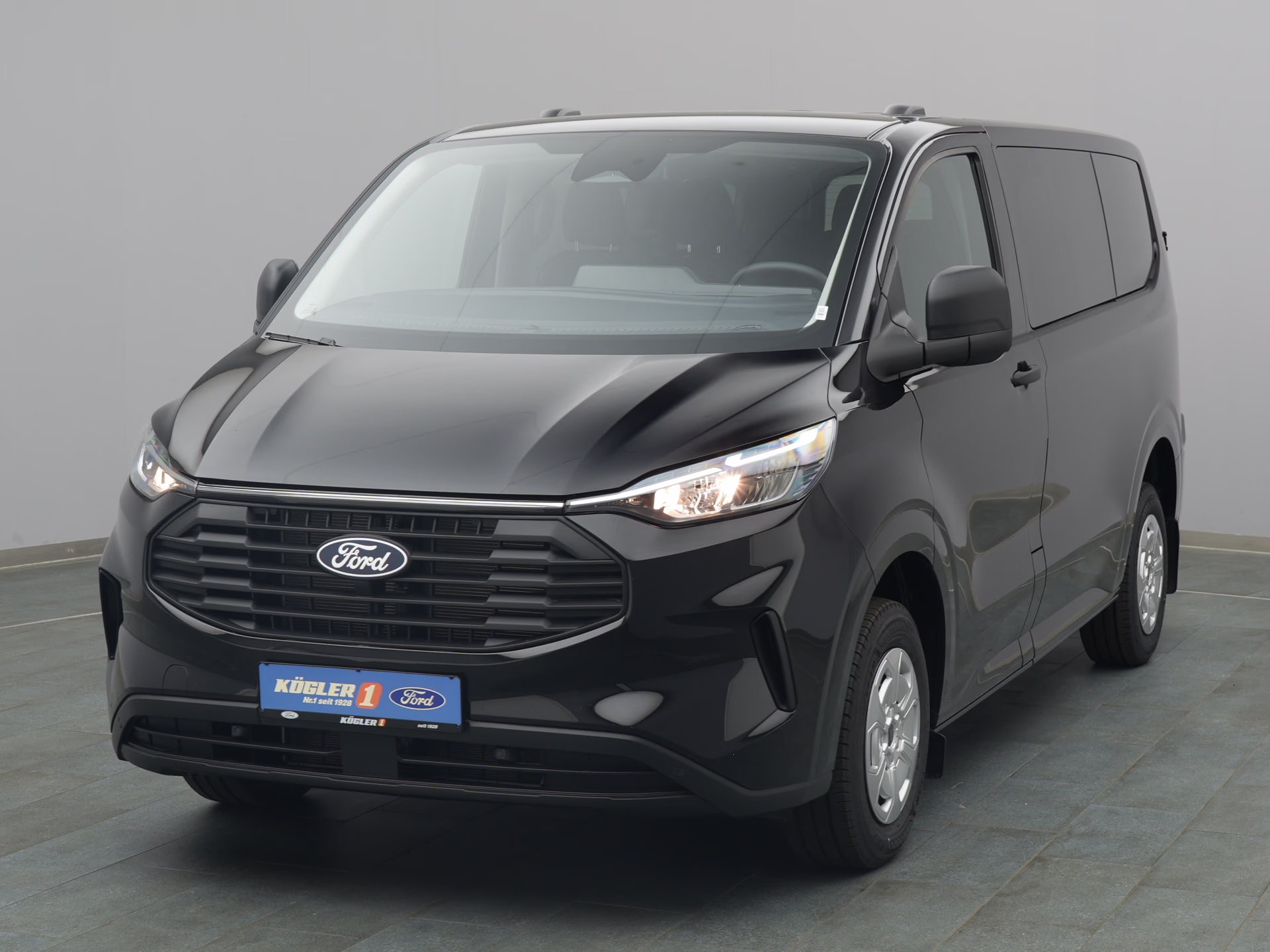 Ford Transit Custom Kombi in schwarz