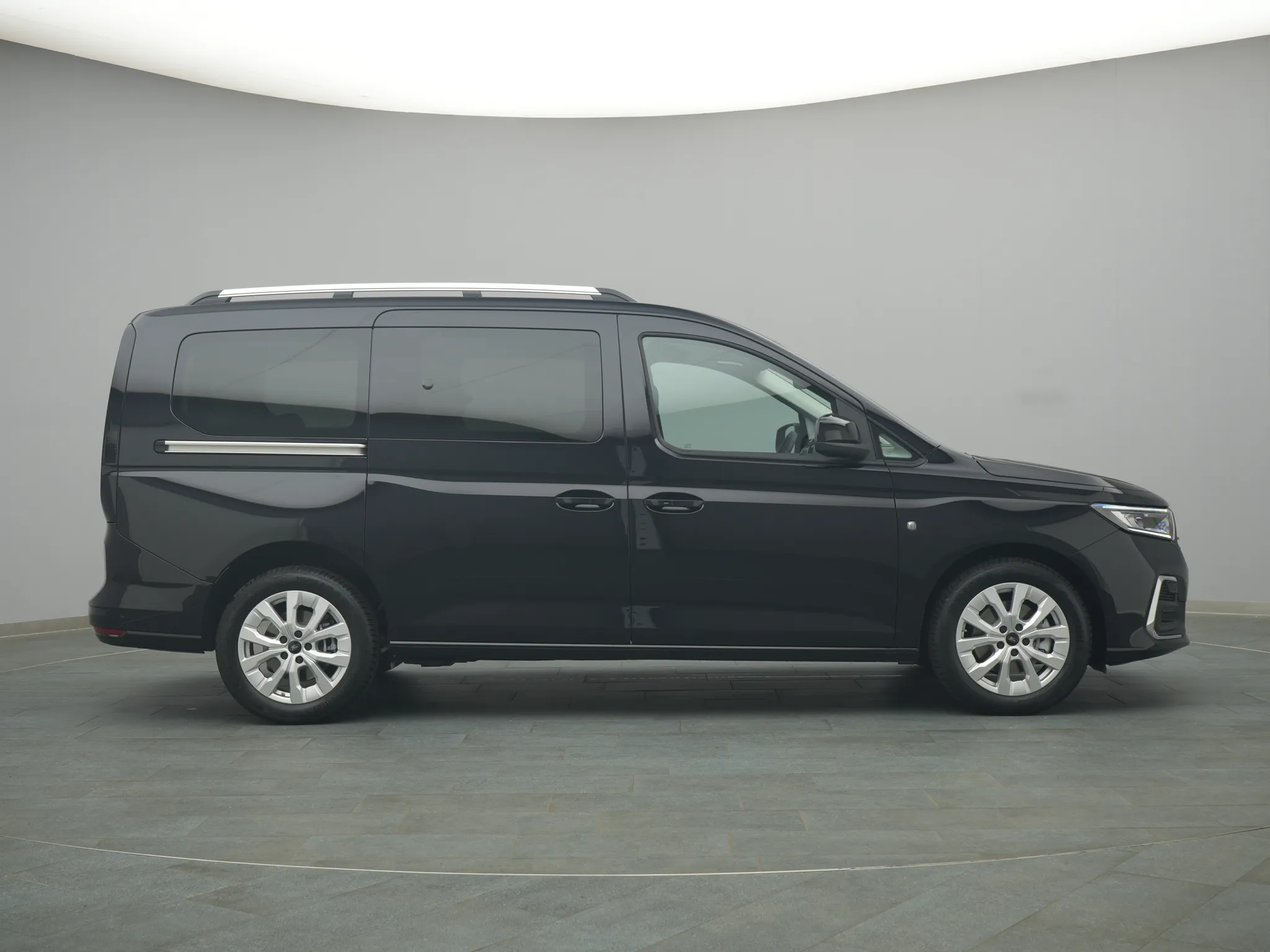 Ford Grand Tourneo – Bild 8