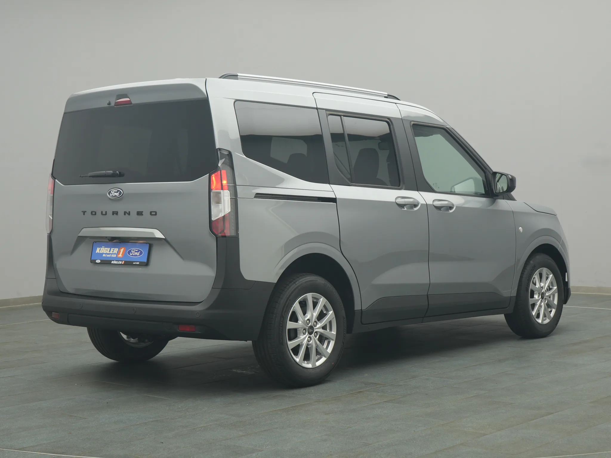 Ford Tourneo Courier Titanium – Bild 4