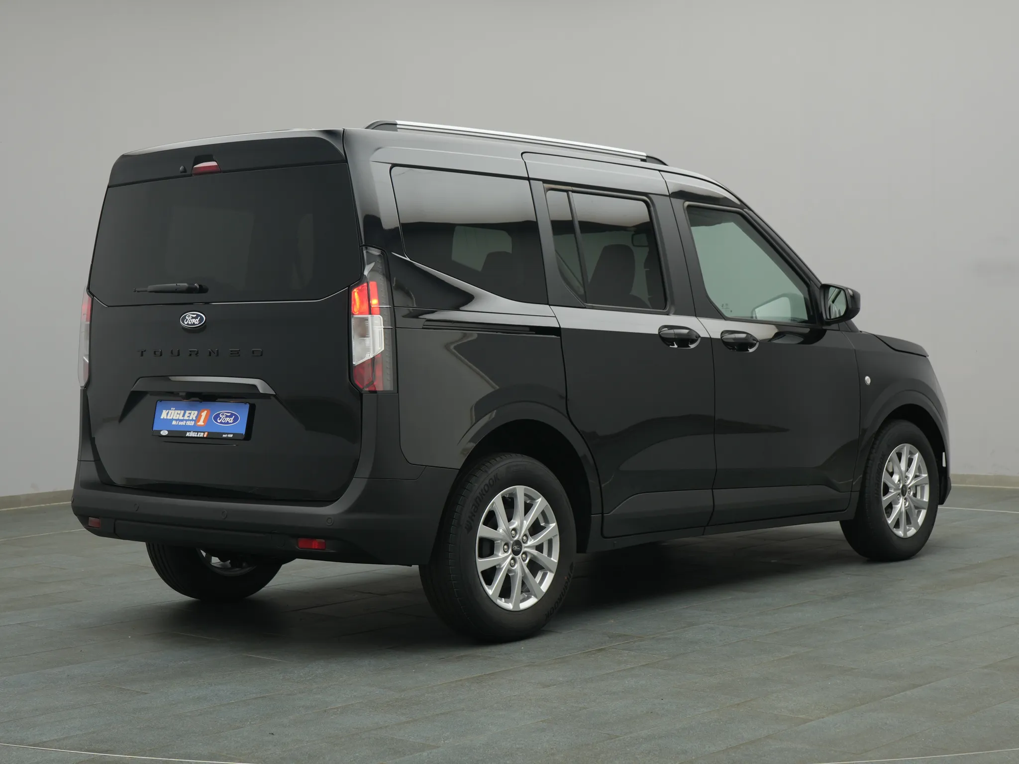 Ford Tourneo Courier Titanium – Bild 4