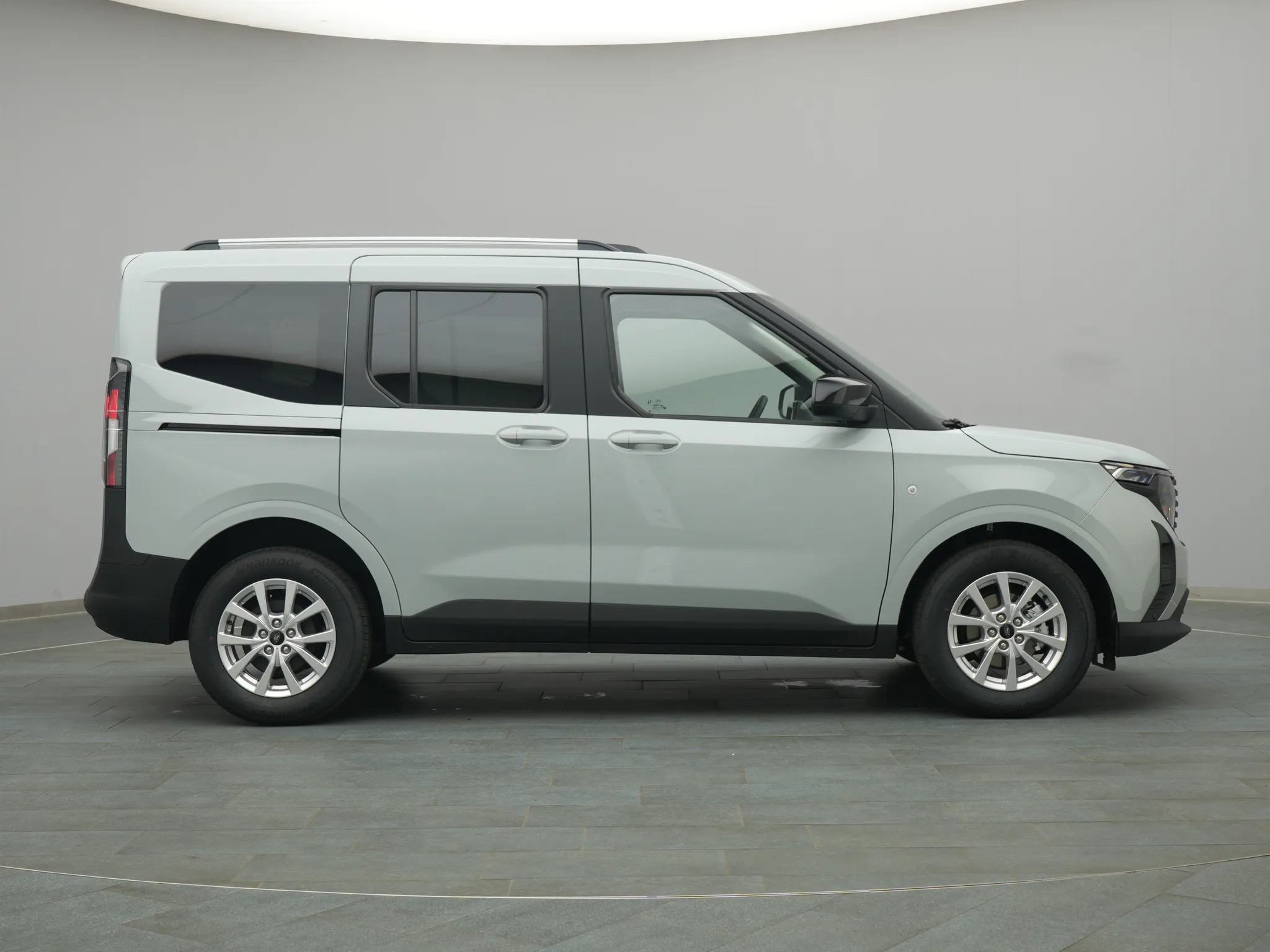Ford Tourneo Courier Titanium – Bild 8