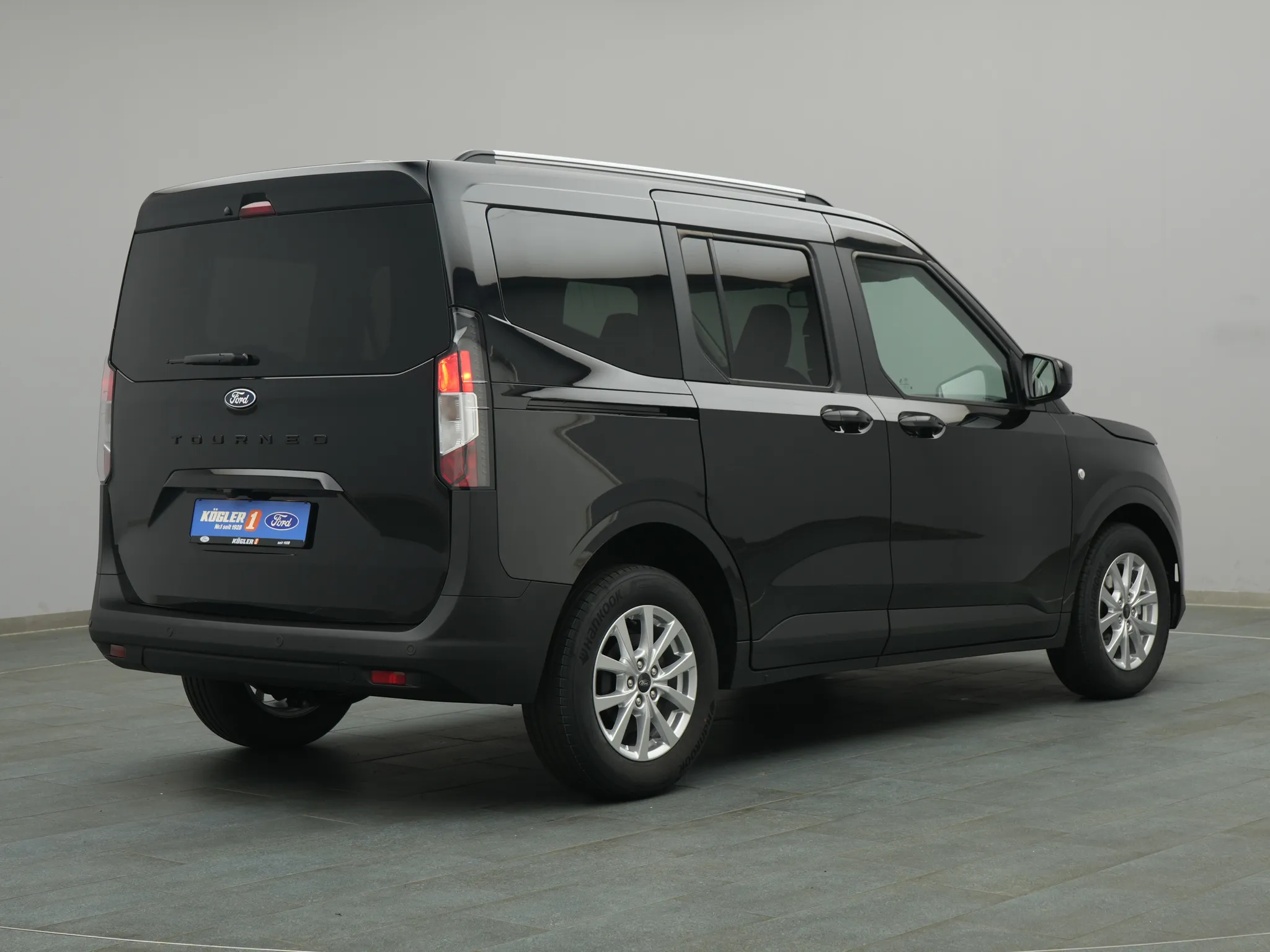 Ford Tourneo Courier Titanium – Bild 4