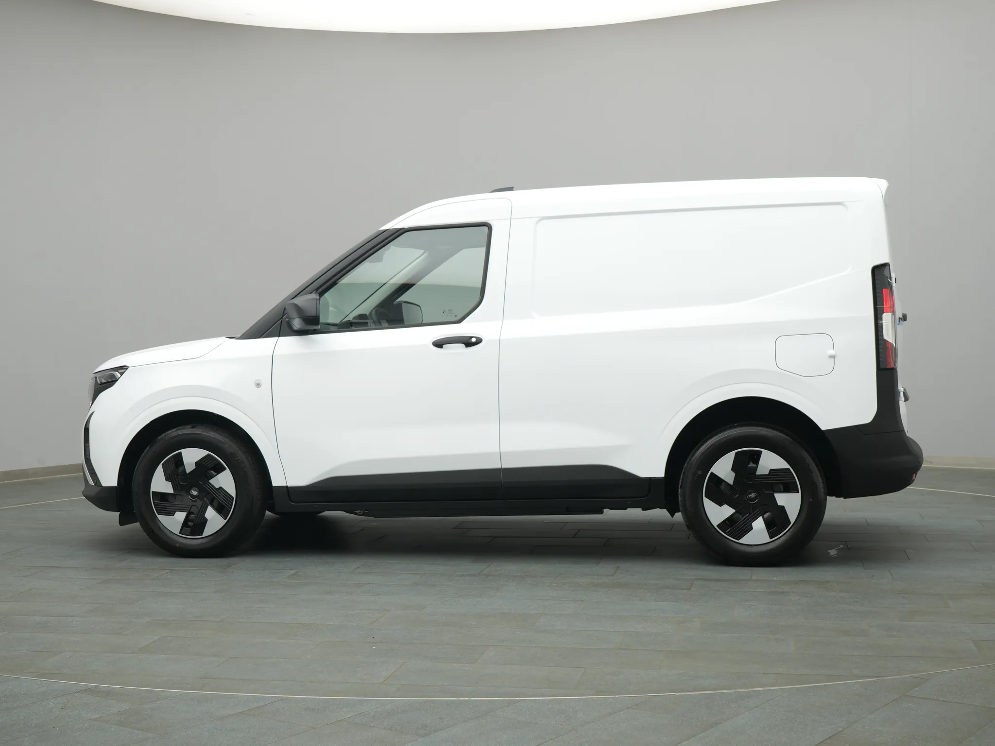 Ford E-Transit Courier Kasten – Bild 3