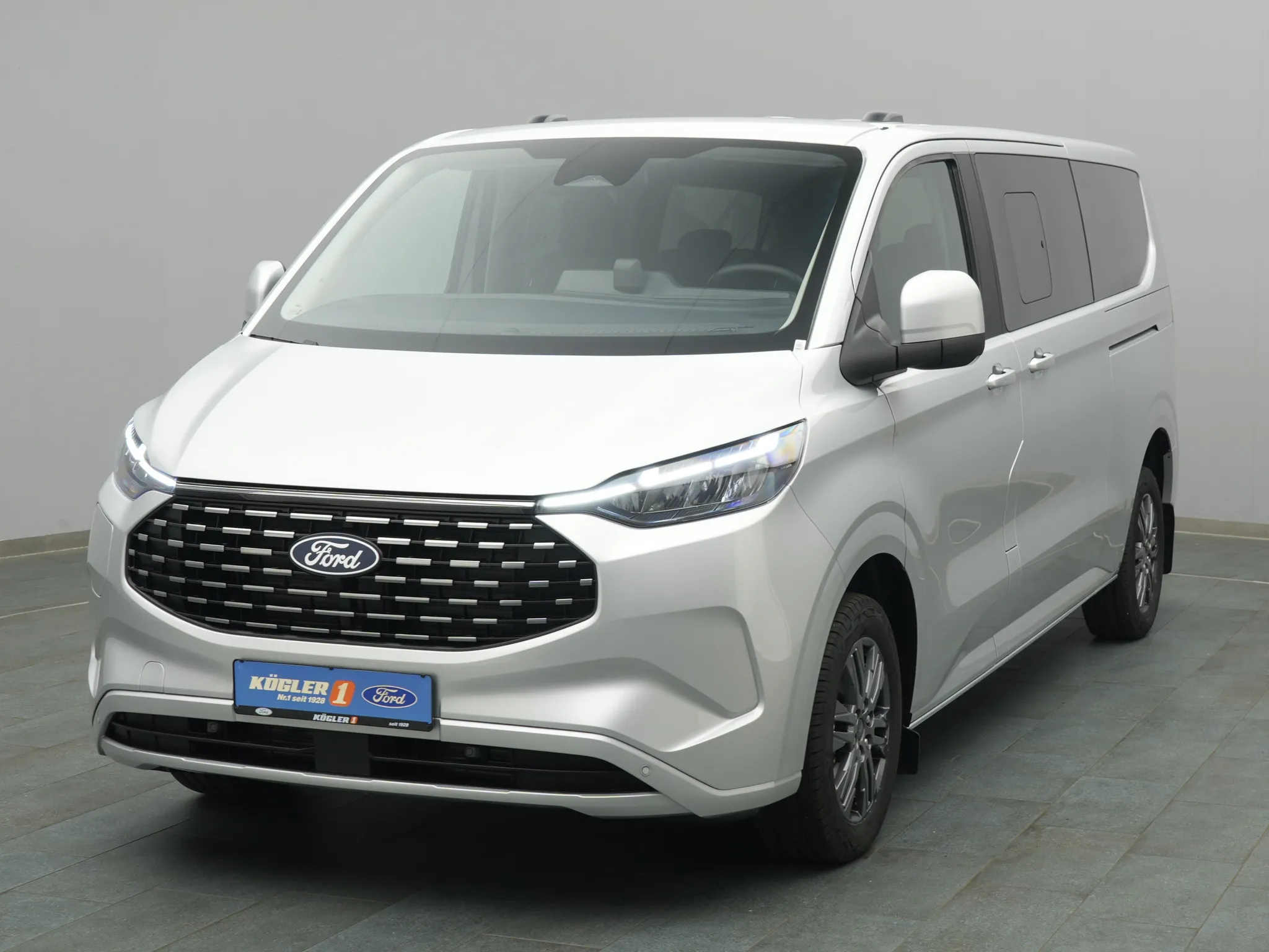 Ford Tourneo Custom PHEV 340 L2 Titanium / Navi Bild