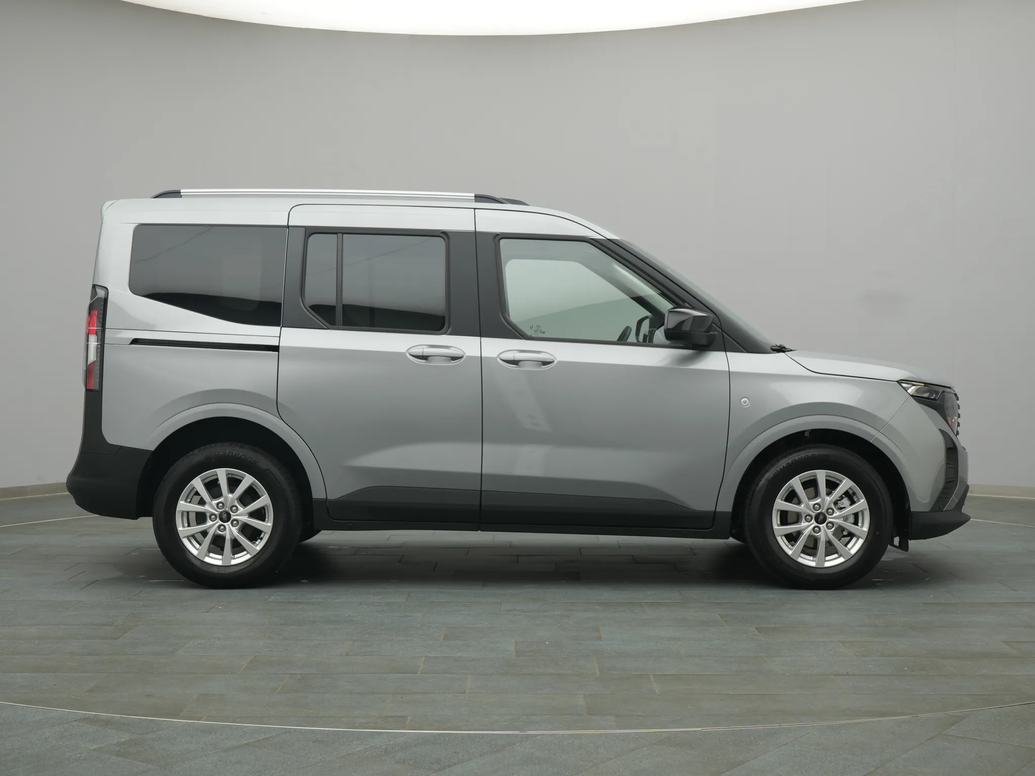 Ford Tourneo Courier Titanium – Bild 8