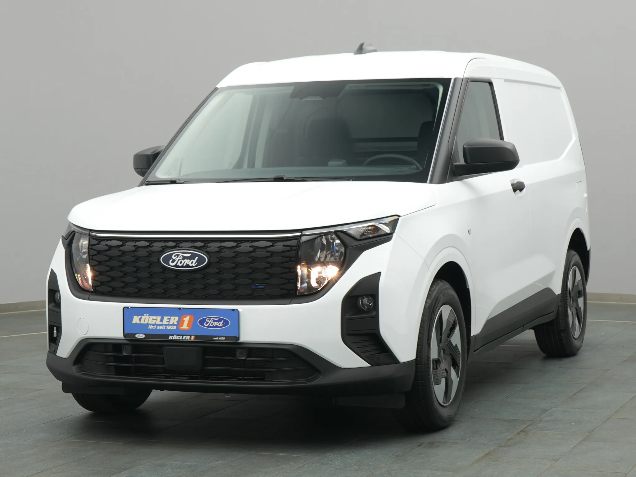 Ford E-Transit Courier Kasten Trend / Winter-P Bild