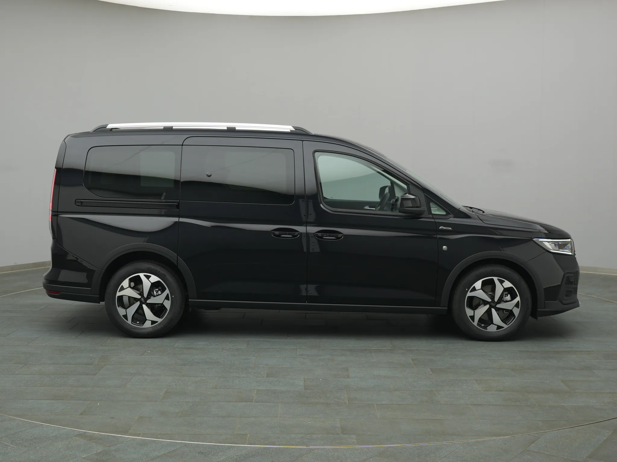 Ford Grand Tourneo – Bild 8