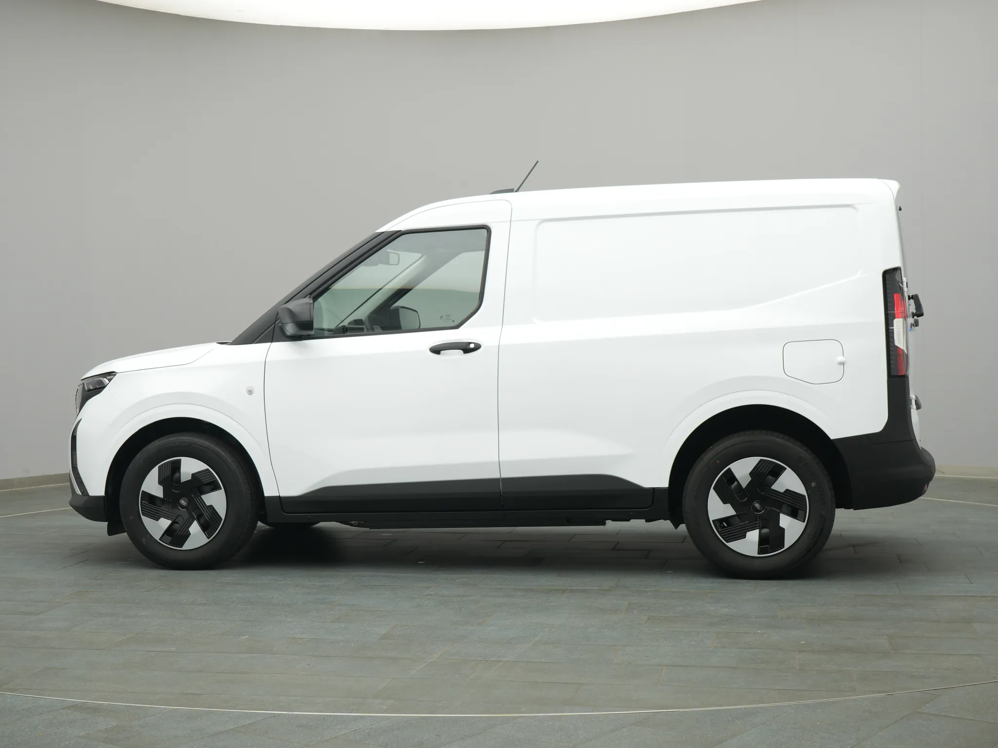 Ford E-Transit Courier Kasten – Bild 3