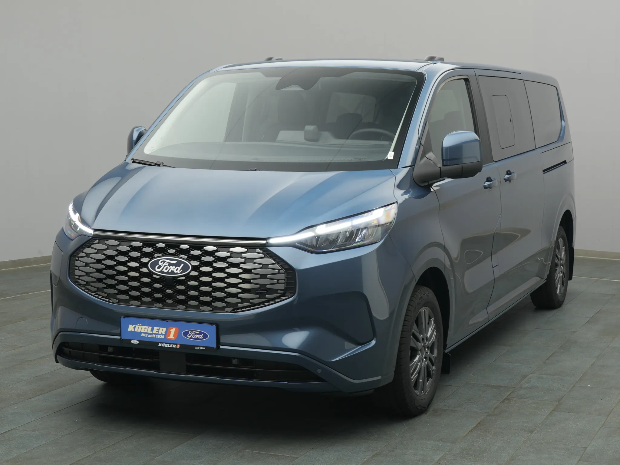 Ford E-Tourneo Custom 340 L2 Titanium 218PS Bild