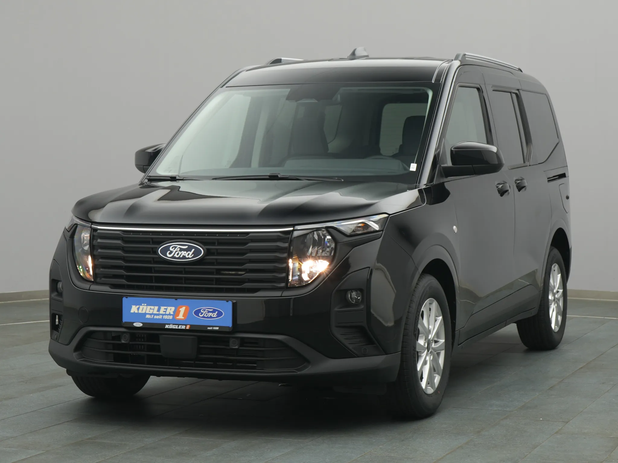 Ford Tourneo Courier Titanium 125PS Automatik / Navi Bild