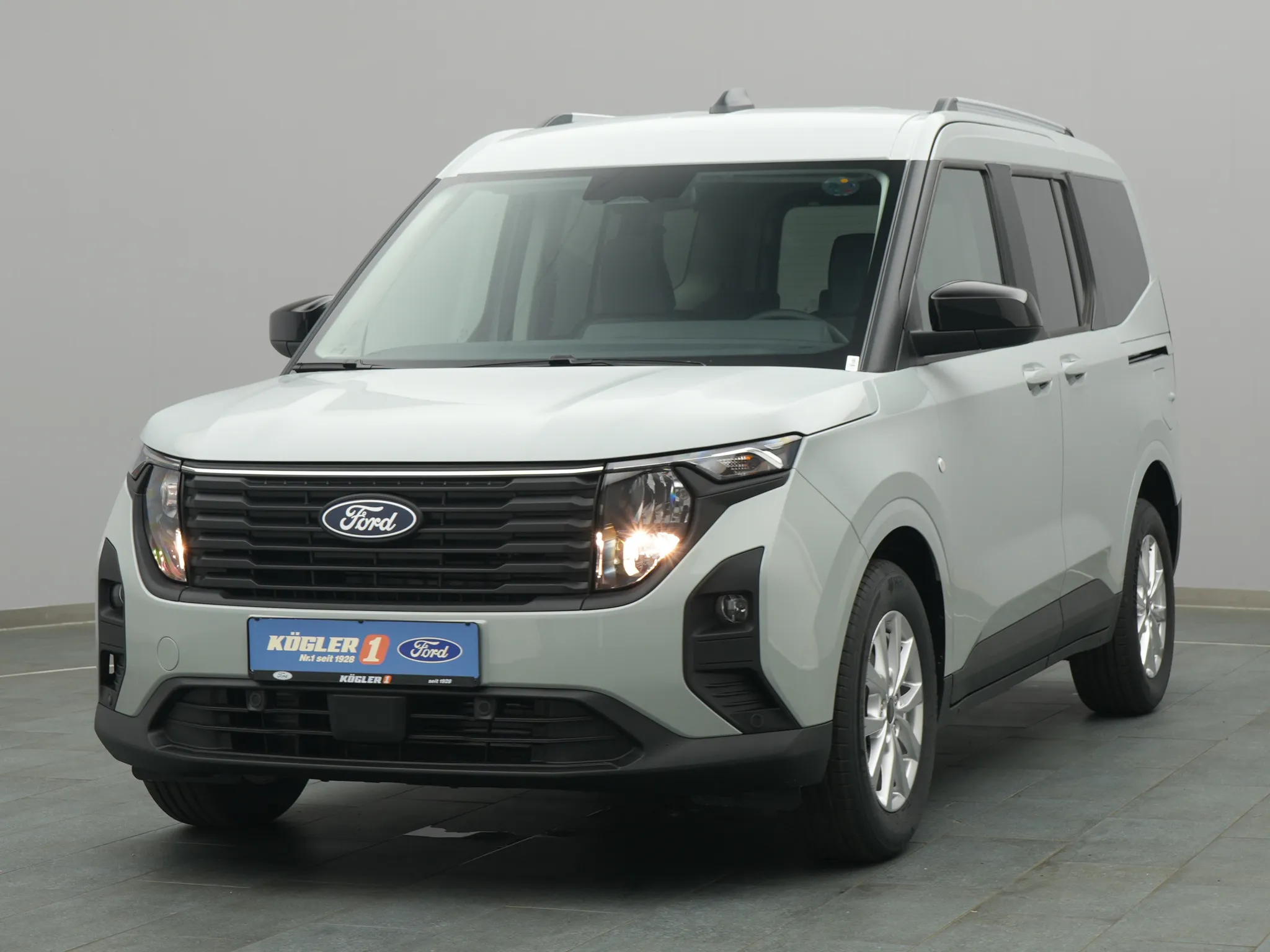 Ford Tourneo Courier Titanium 125PS / Winter-P Bild