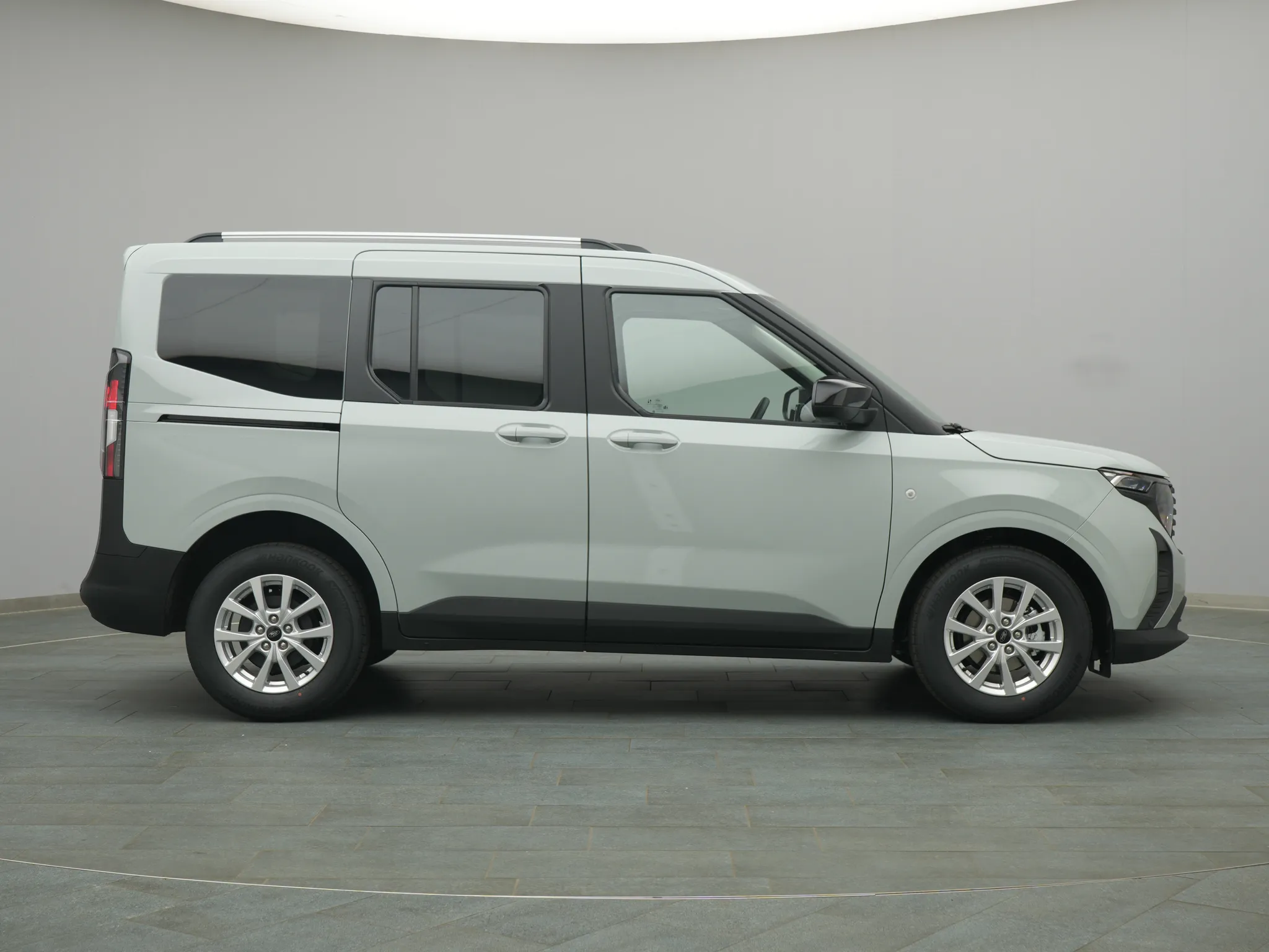 Ford Tourneo Courier Titanium – Bild 8