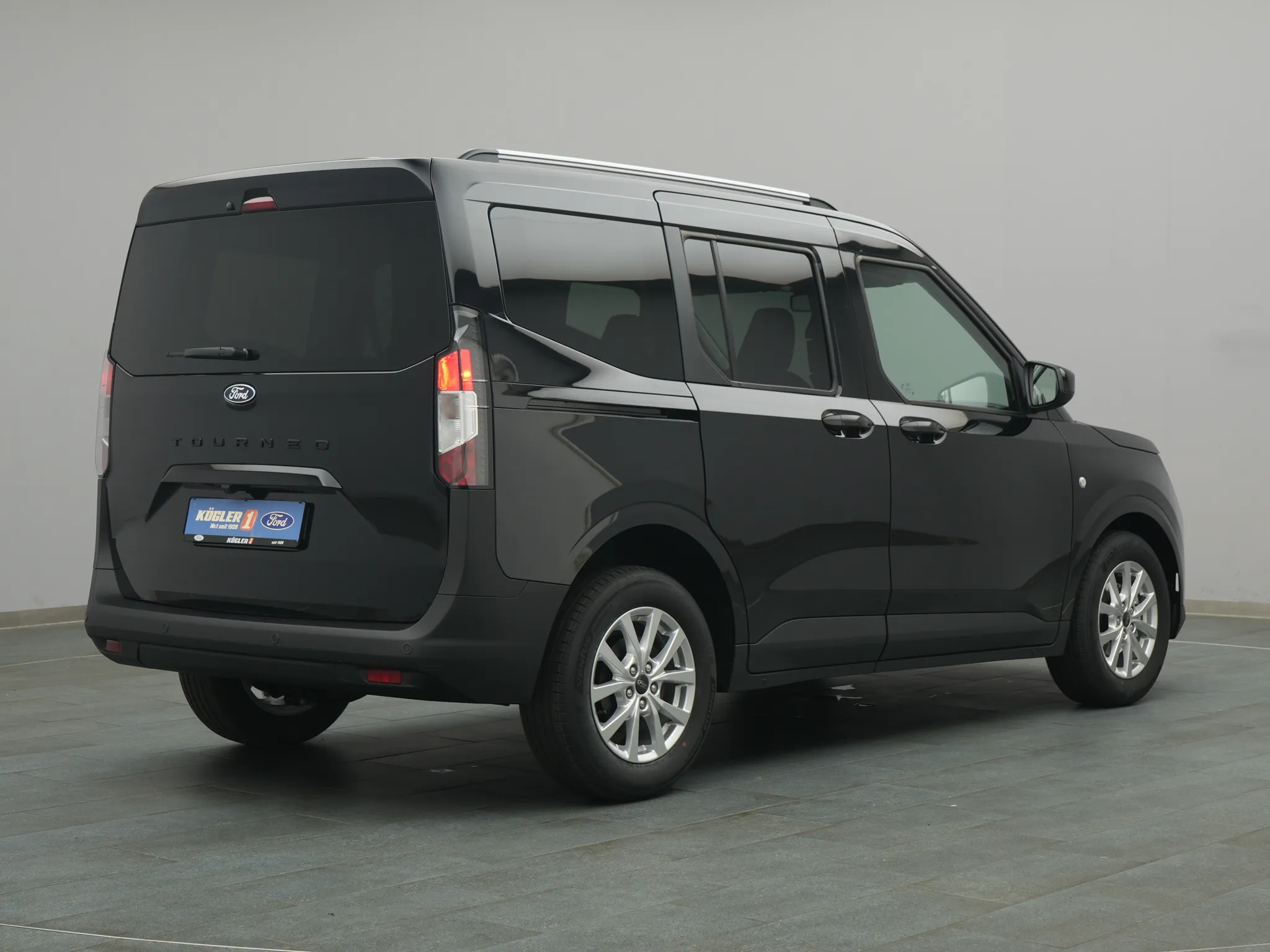 Ford Tourneo Courier Titanium – Bild 4