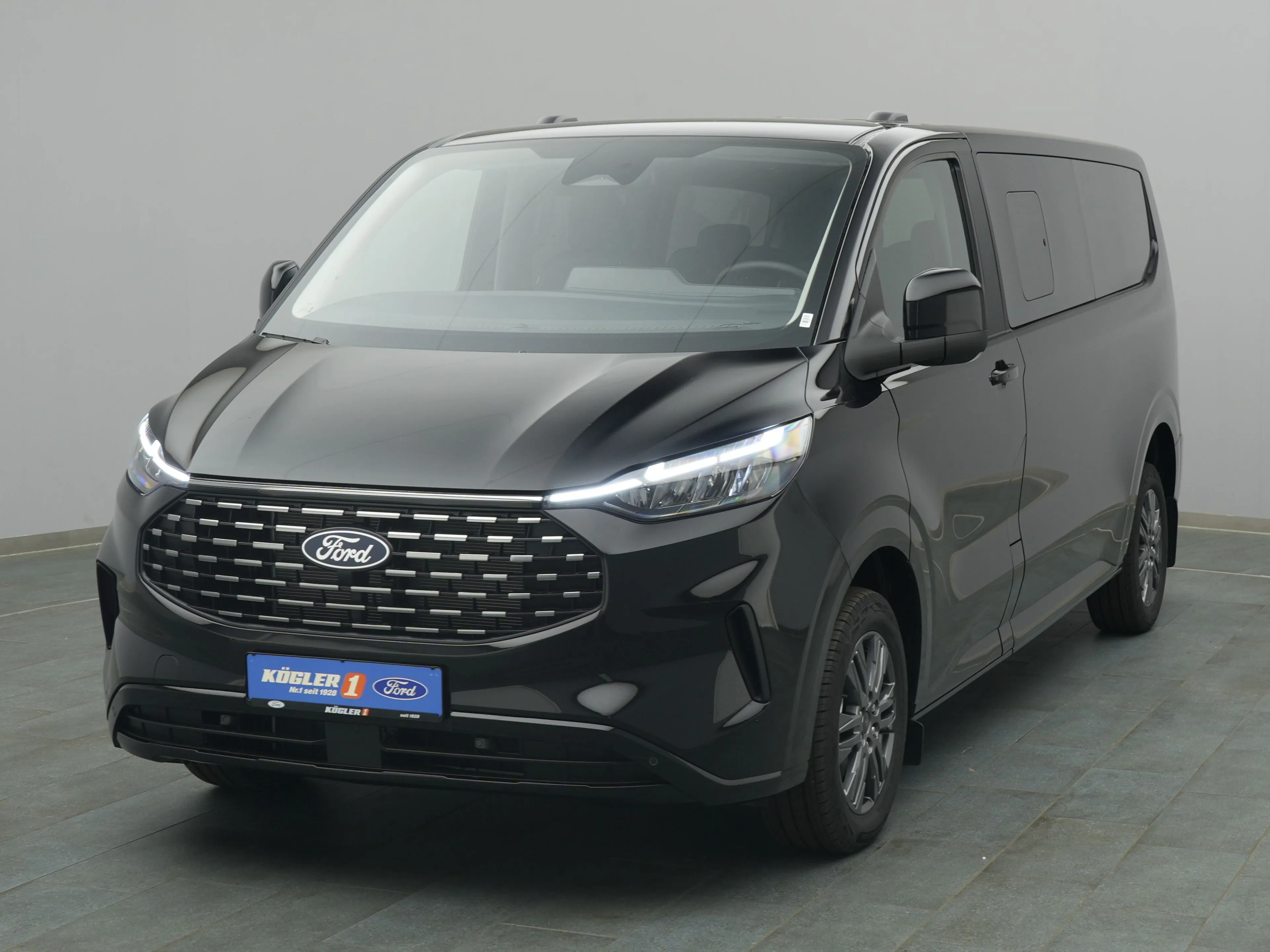 Ford Tourneo Custom 320 L2 Titanium 150PS / NaviBild
