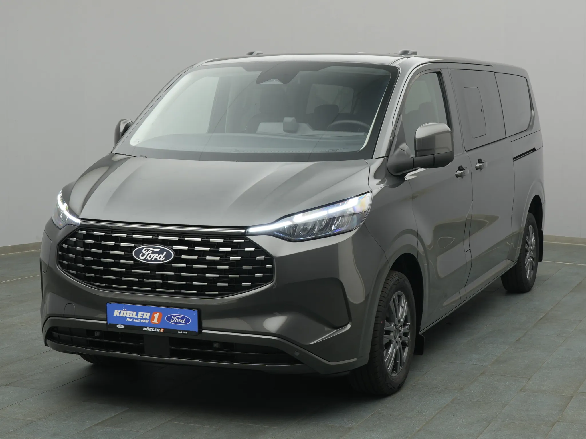 Ford Tourneo Custom PHEV 340 L2 Titanium / Navi Bild