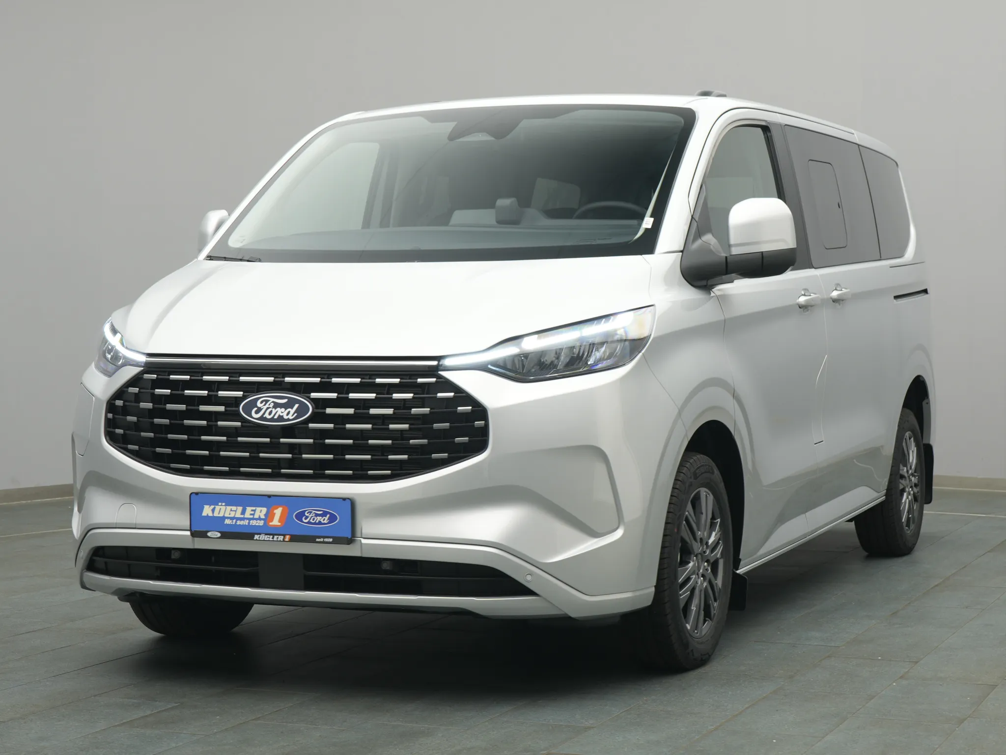 Ford Tourneo Custom PHEV 340 L1 Titanium Bild