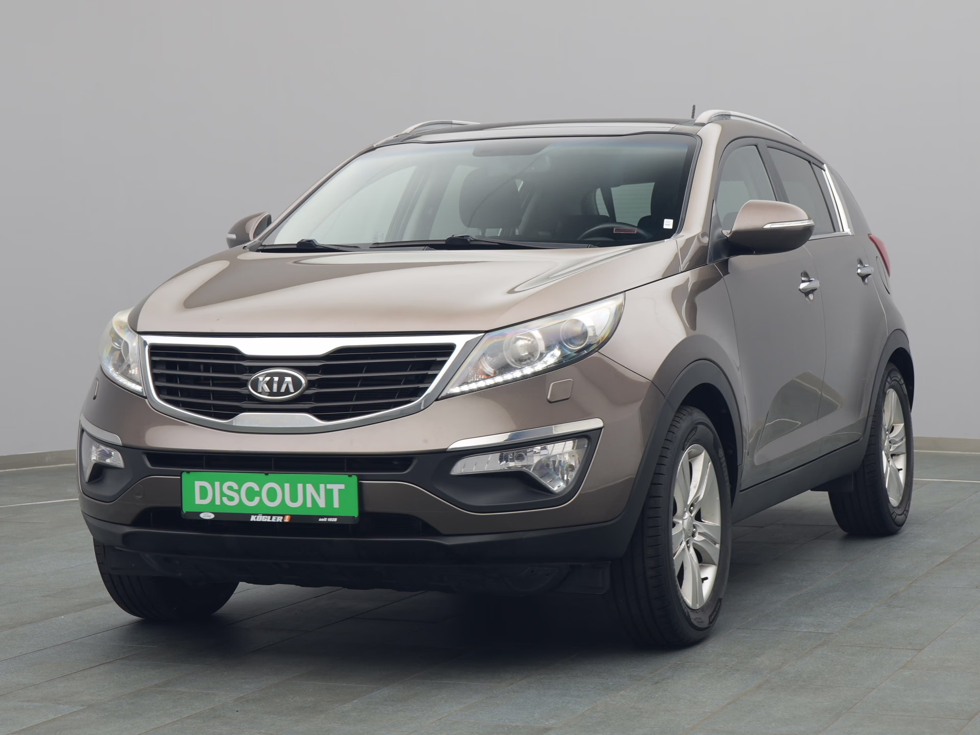 Kia Sportage in beige