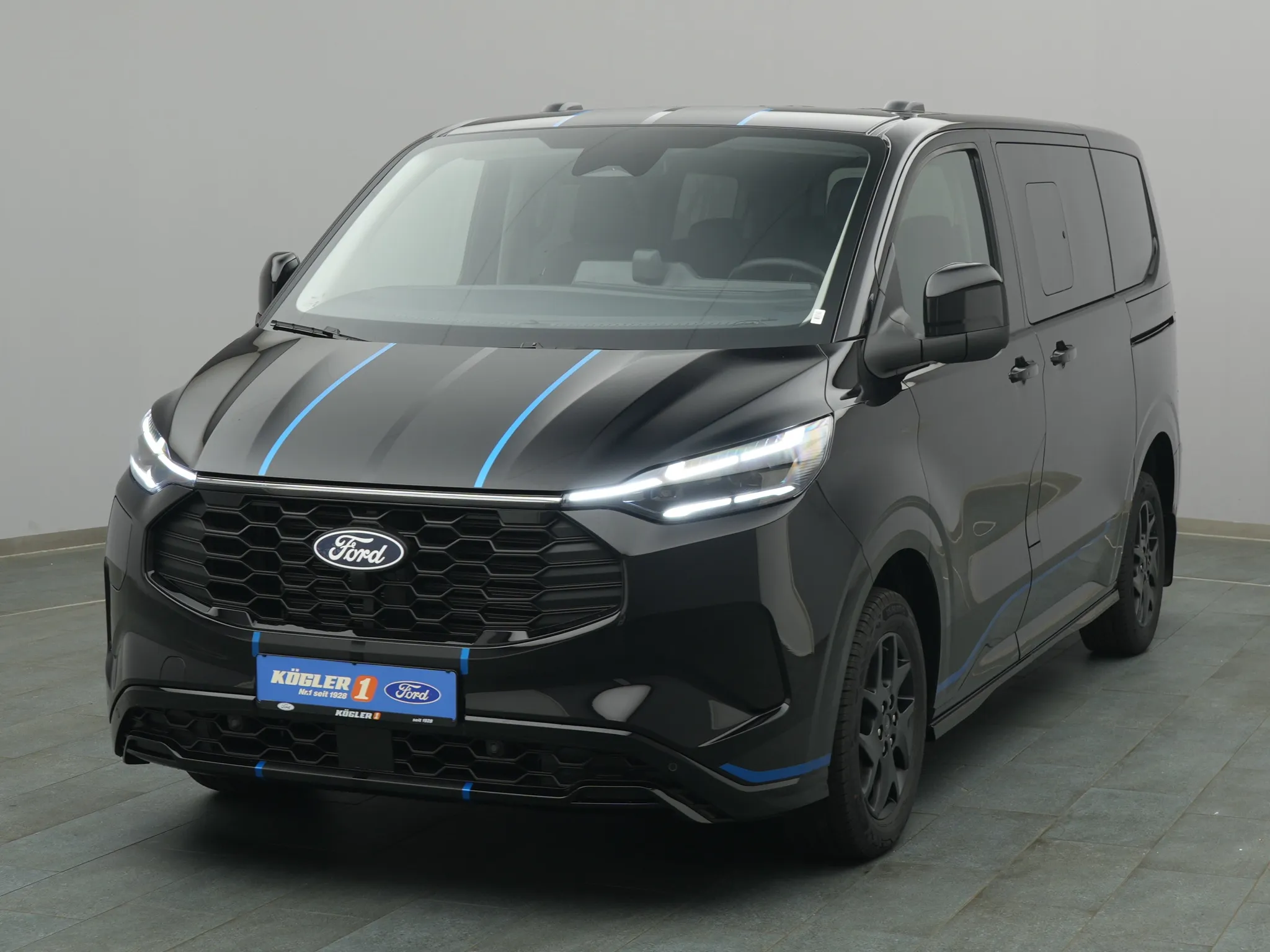 Ford Tourneo Custom PHEV 340 L1 Sport Bild