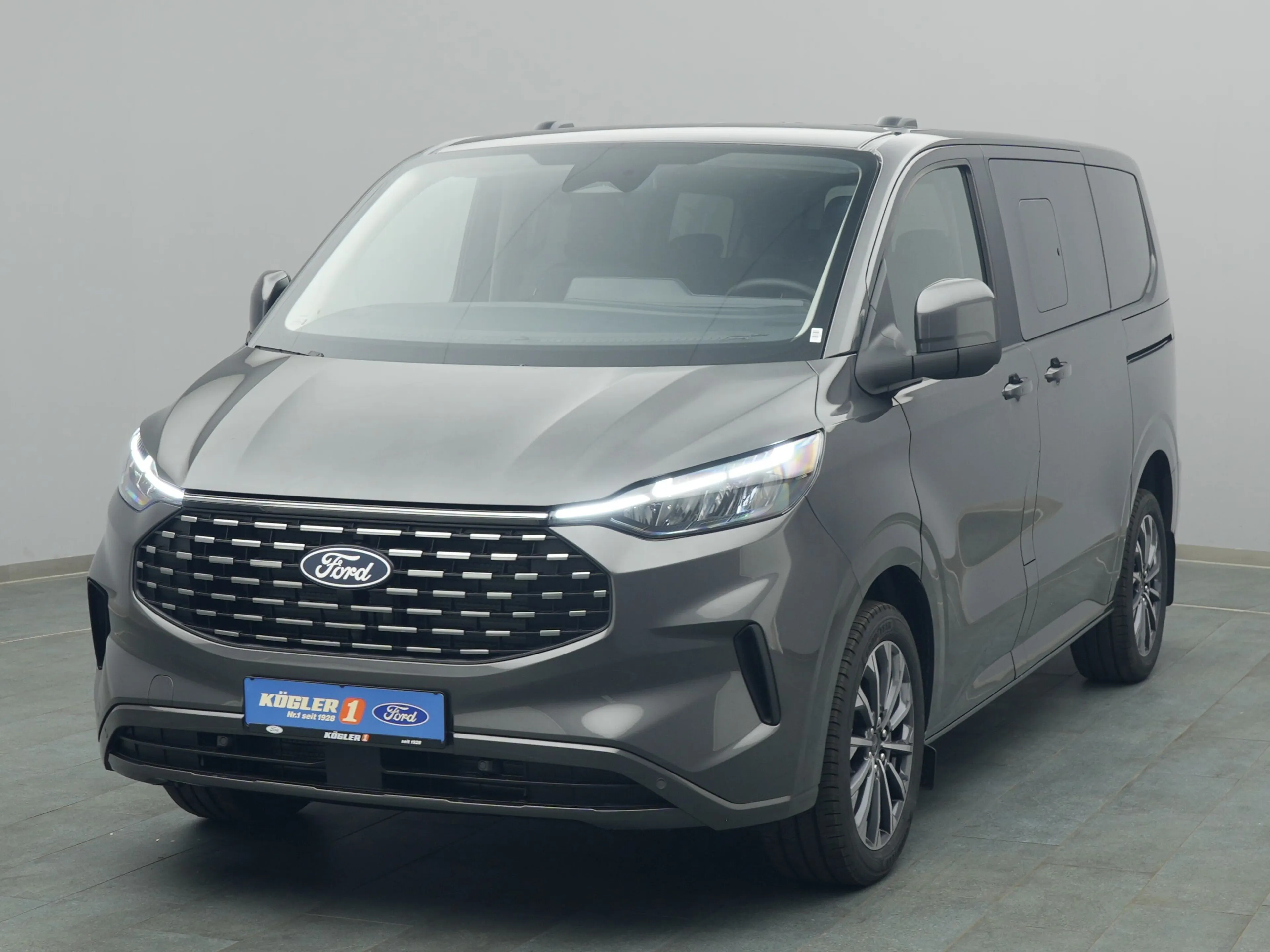Ford Tourneo Custom 320 L1 Titanium 150PS / NaviBild