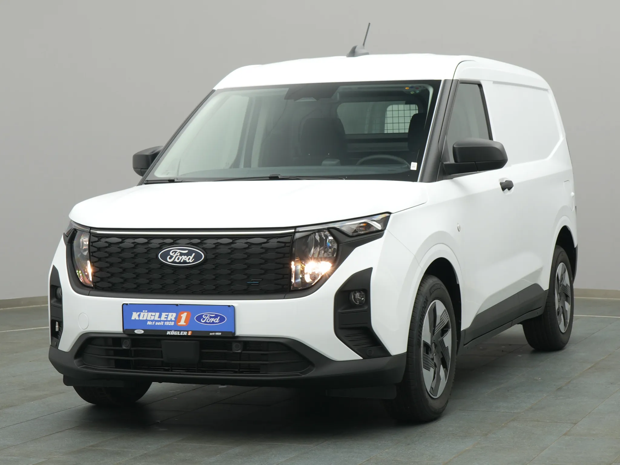 Ford E-Transit Courier Kasten Trend / Winter-P Bild