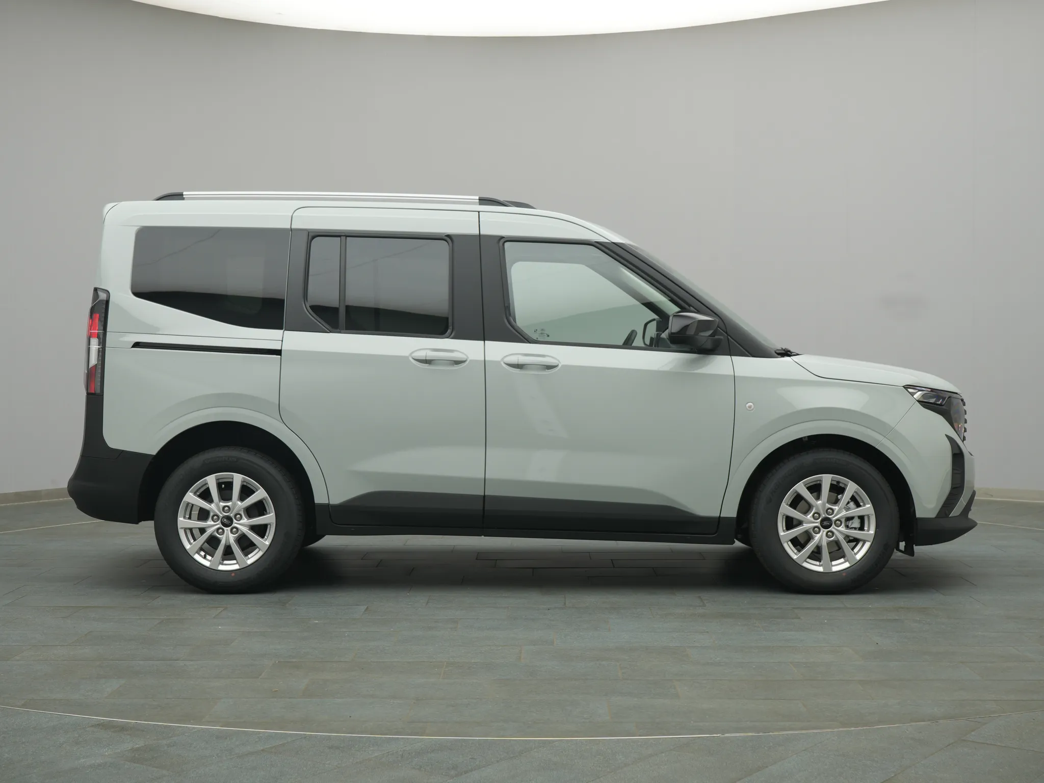 Ford Tourneo Courier Titanium – Bild 8