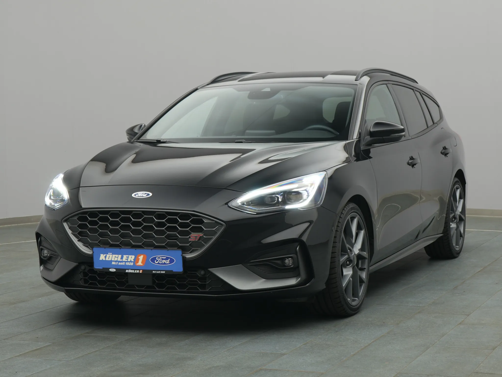 Ford Focus ST Turnier  280PS / Techno- & WInter-P Bild