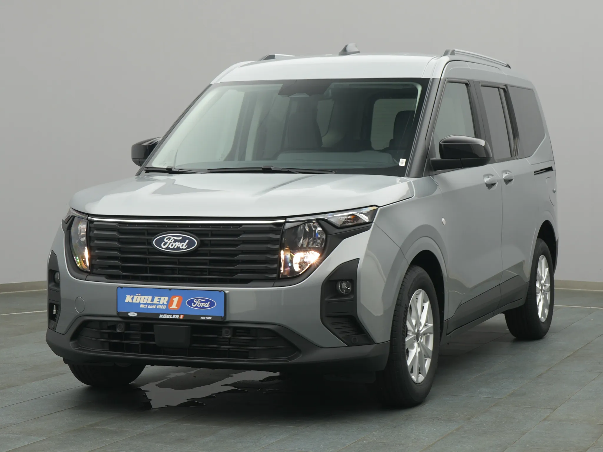Ford Tourneo Courier Titanium 125PS Automatik / Navi Bild