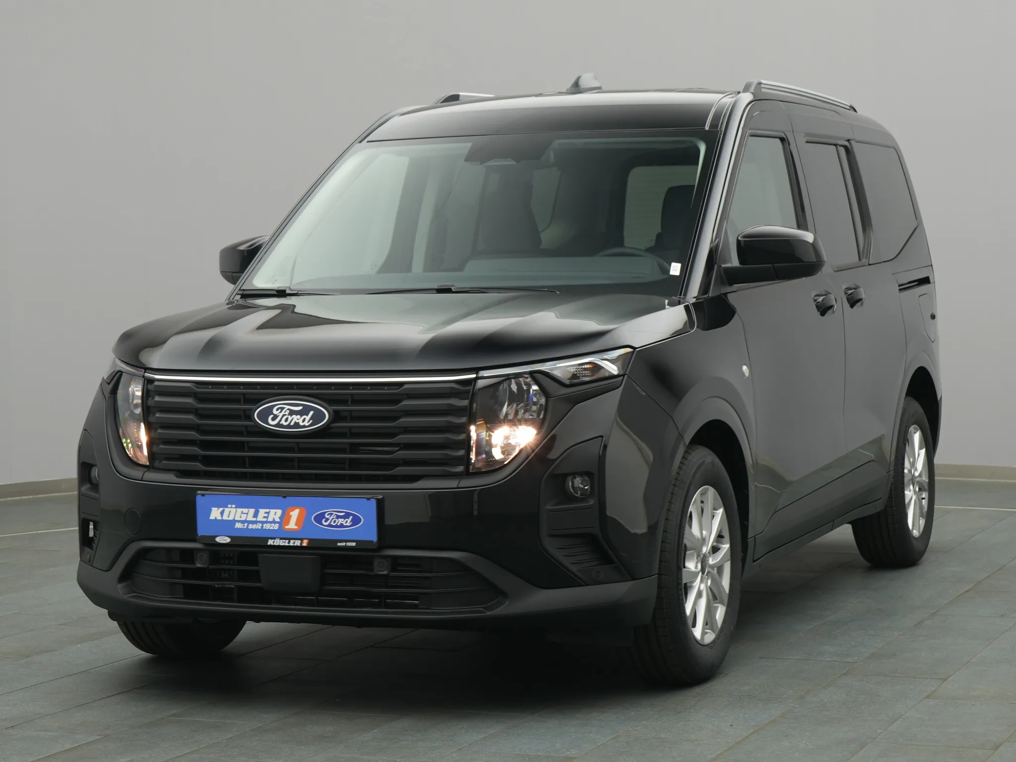 Ford Tourneo Courier Titanium 125PS Automatik / Navi Bild