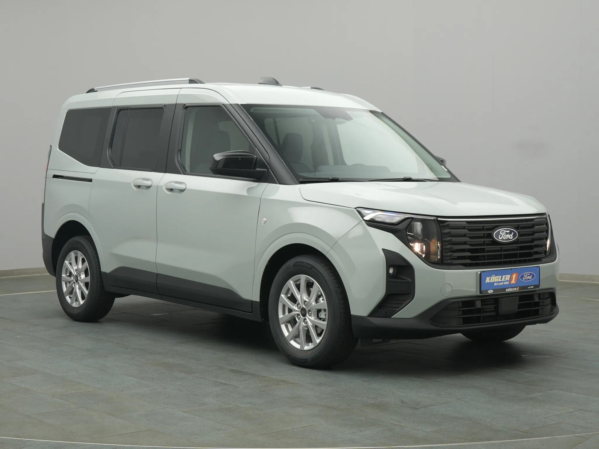 Ford Tourneo Courier Titanium – Bild 5