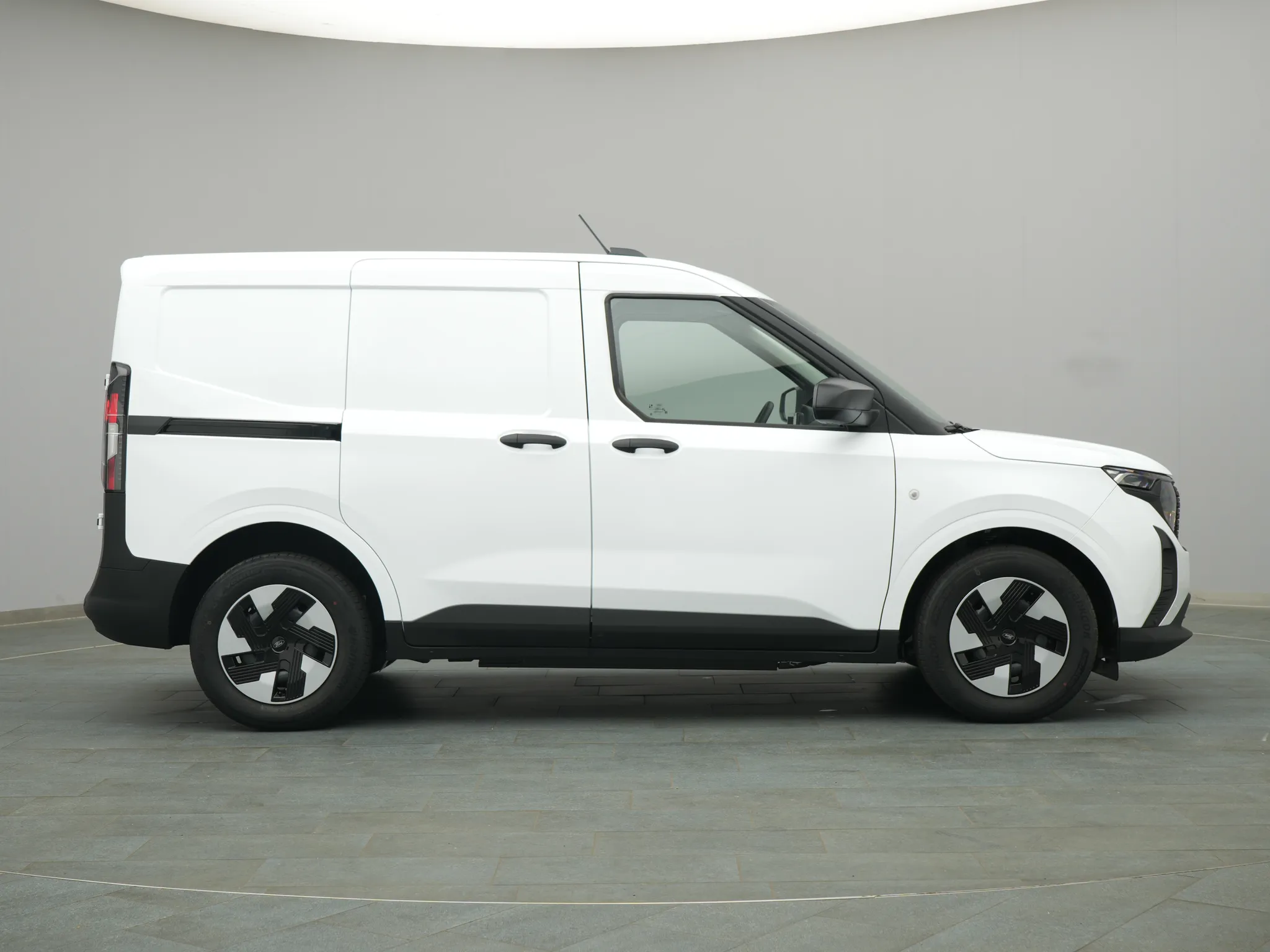 Ford E-Transit Courier Kasten – Bild 8
