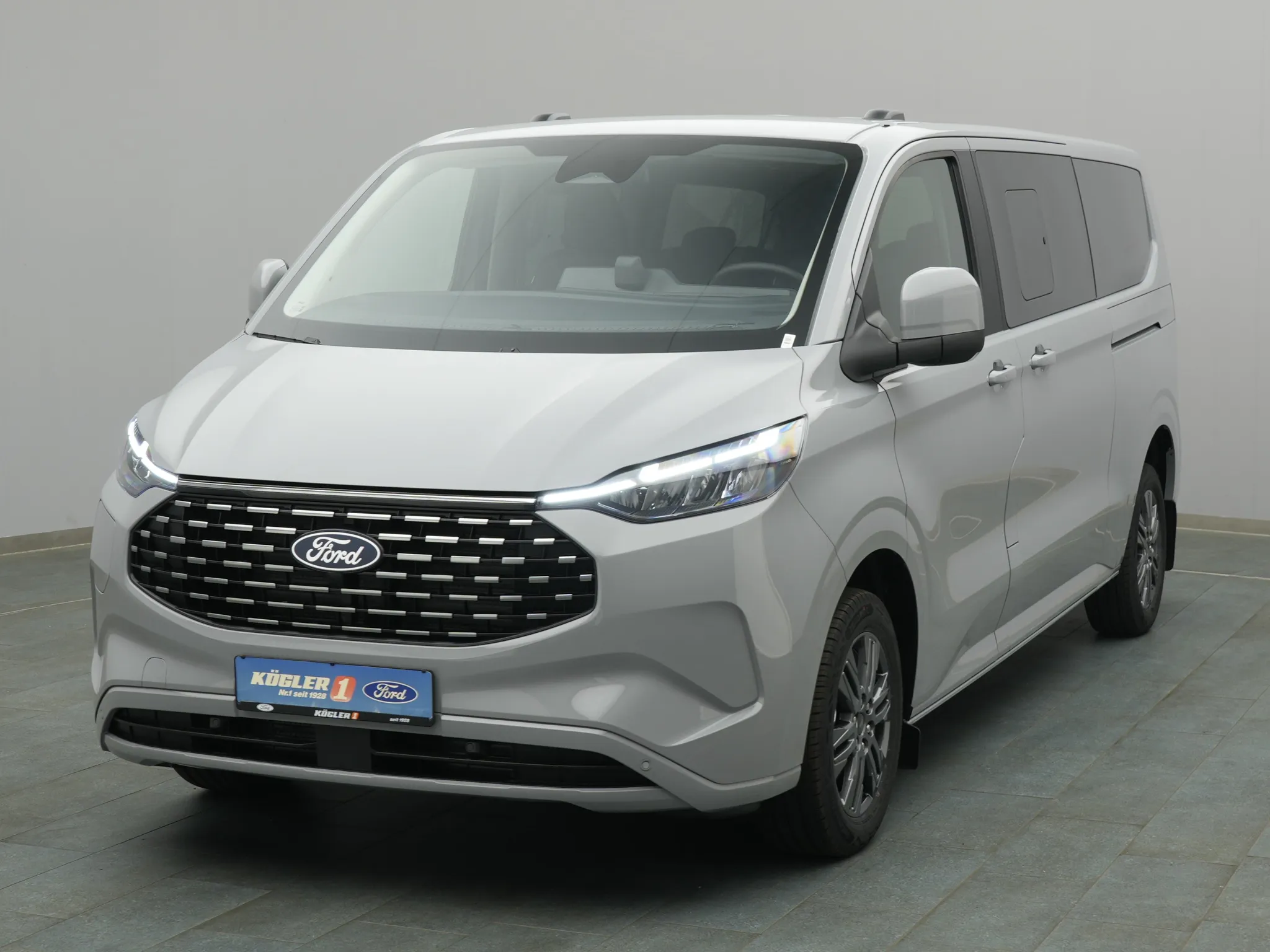 Ford Tourneo Custom PHEV 340 L2 Titanium / Navi Bild