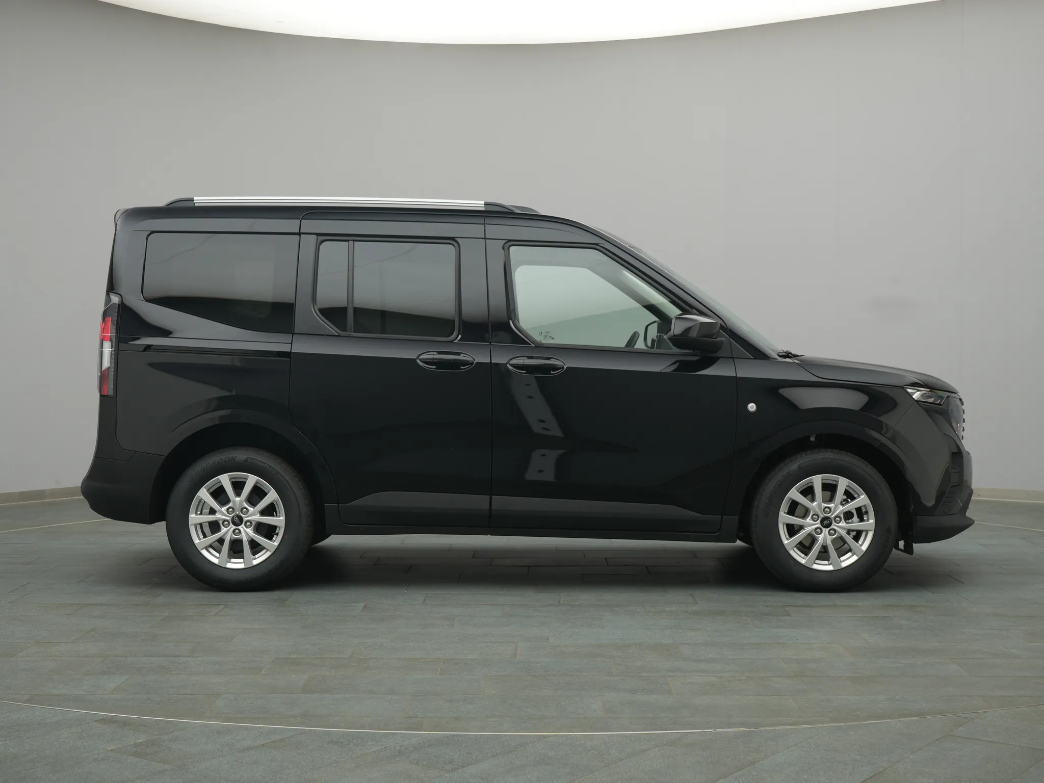 Ford Tourneo Courier Titanium – Bild 8