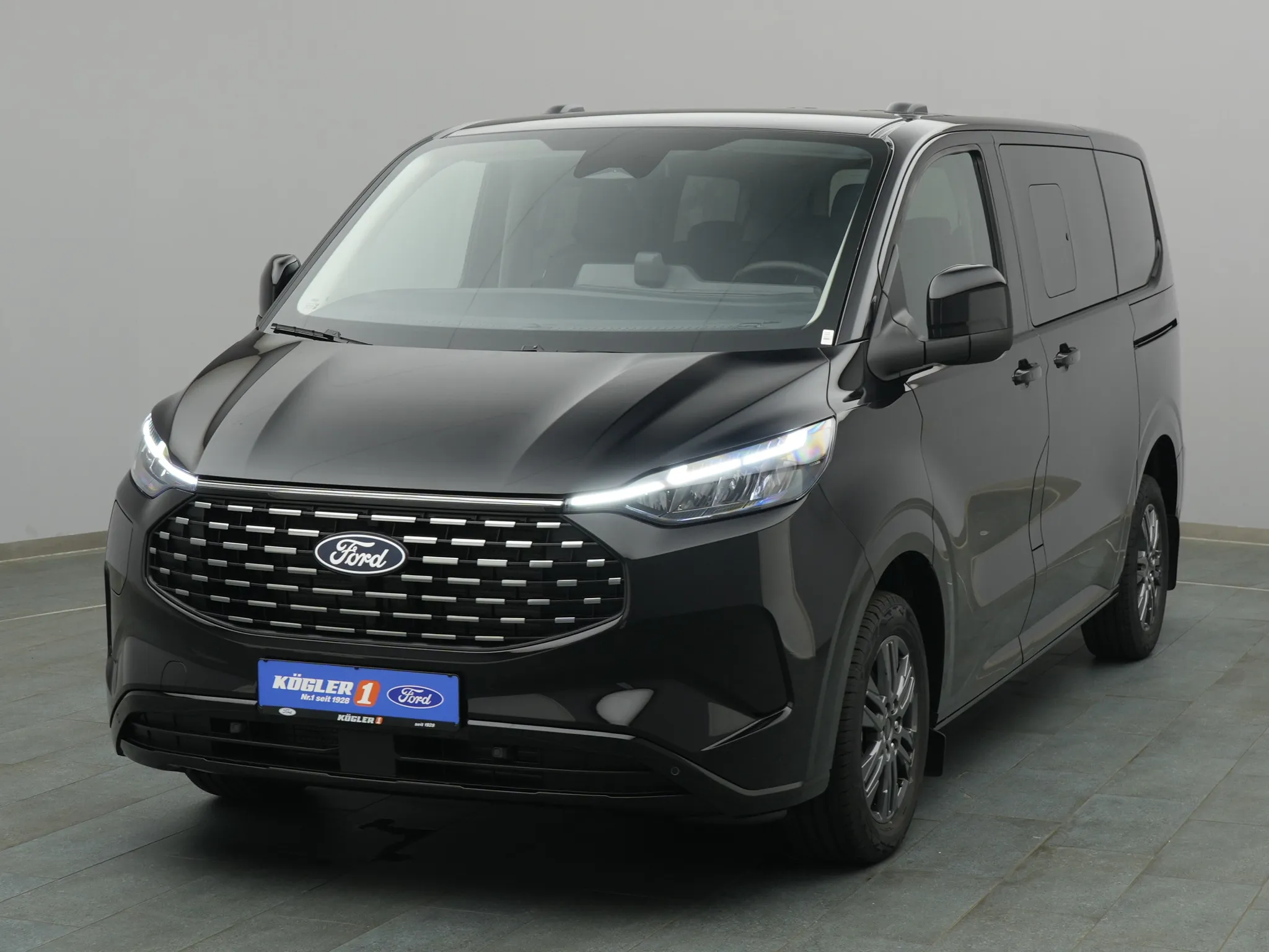 Ford Tourneo Custom PHEV 340 L1 Titanium / Navi Bild