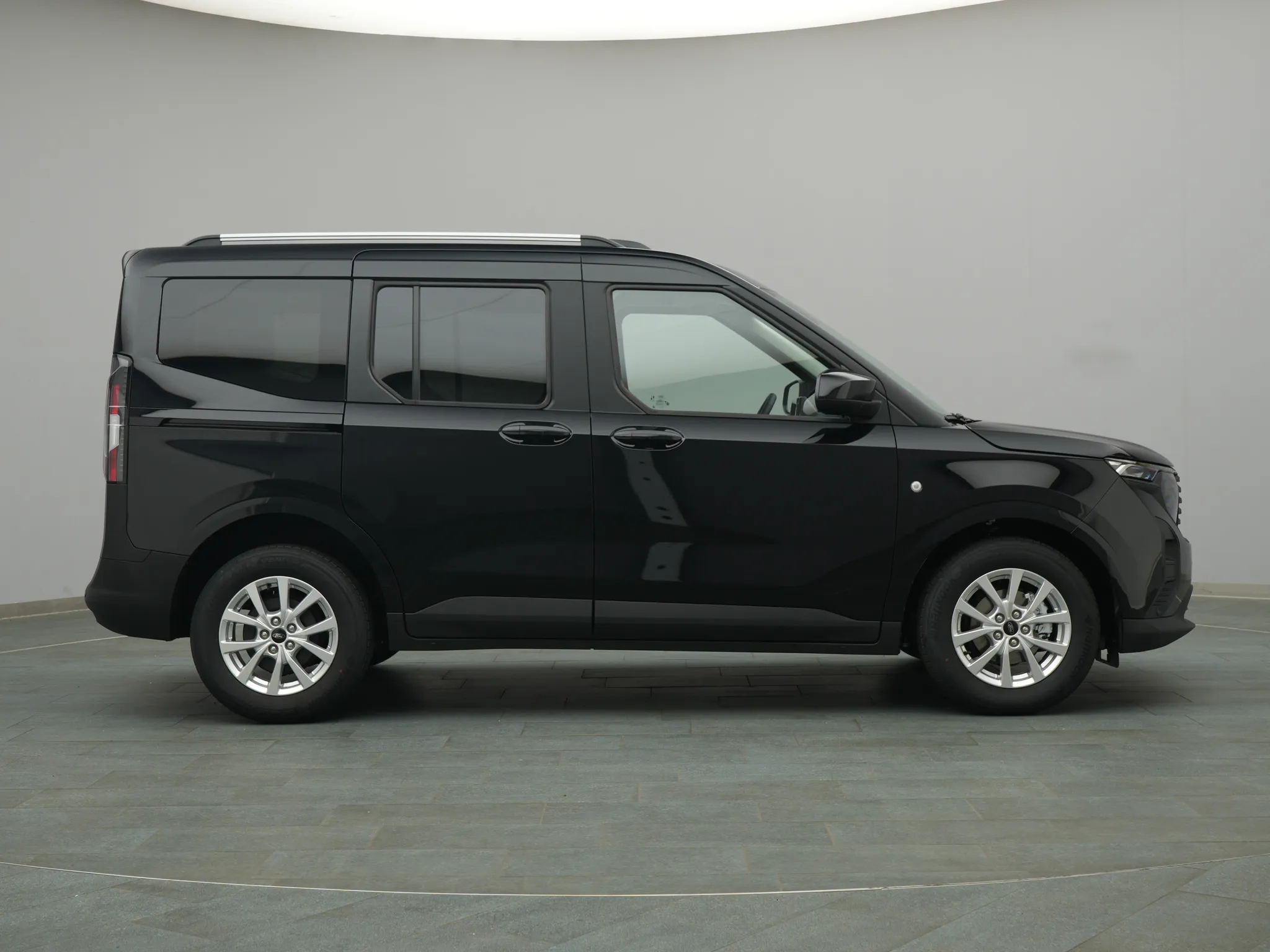 Ford Tourneo Courier Titanium – Bild 8