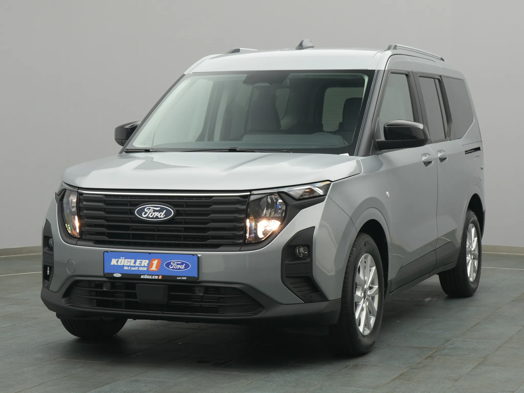 Ford Tourneo Courier Titanium 125PS / Winter-P Bild