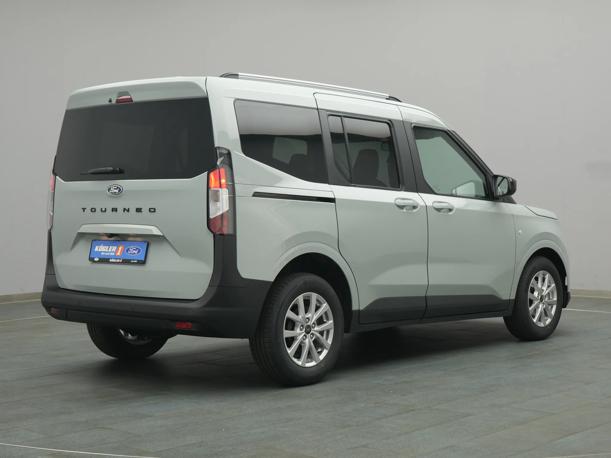 Ford Tourneo Courier Titanium – Bild 4