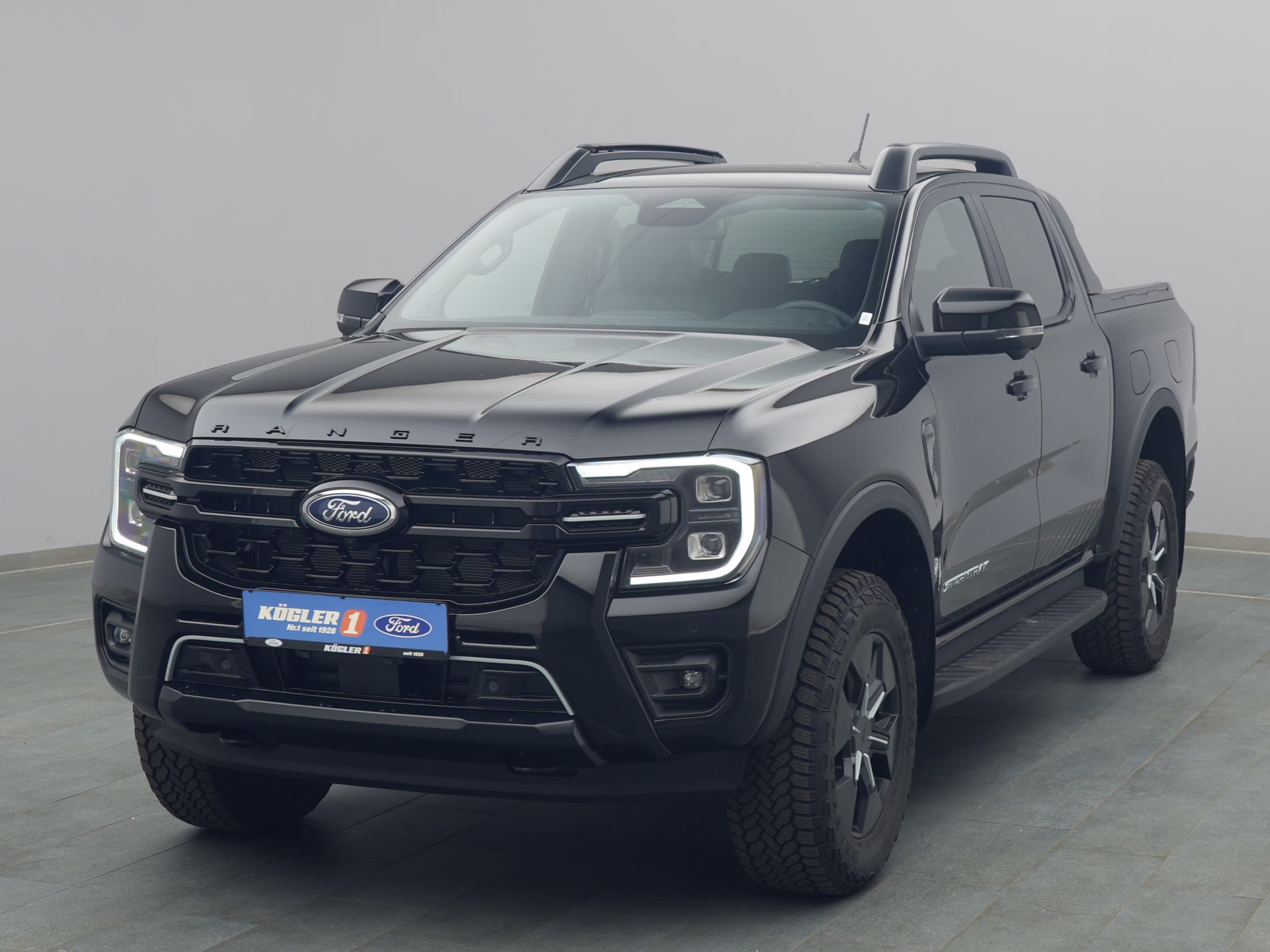 Ford Ranger DoKa Stormtrak in schwarz