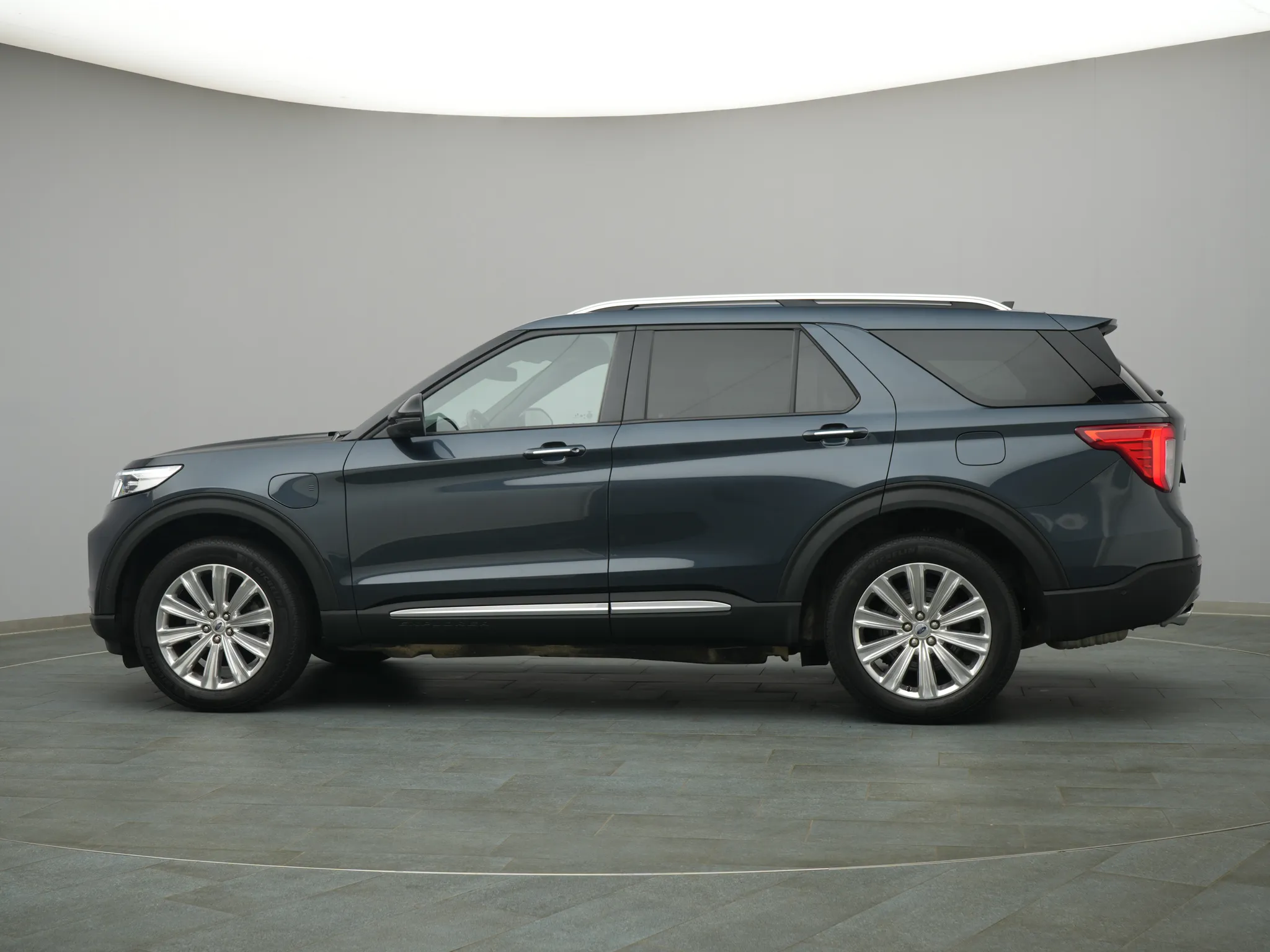 Ford Explorer Platinum – Bild 3