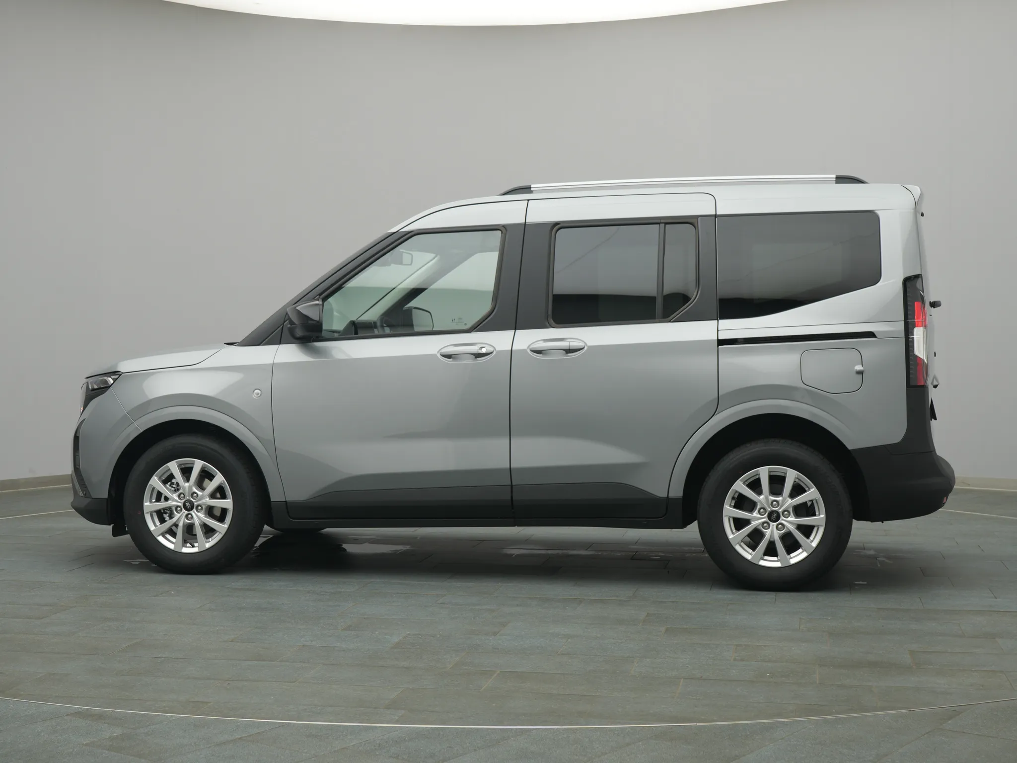 Ford Tourneo Courier Titanium – Bild 3