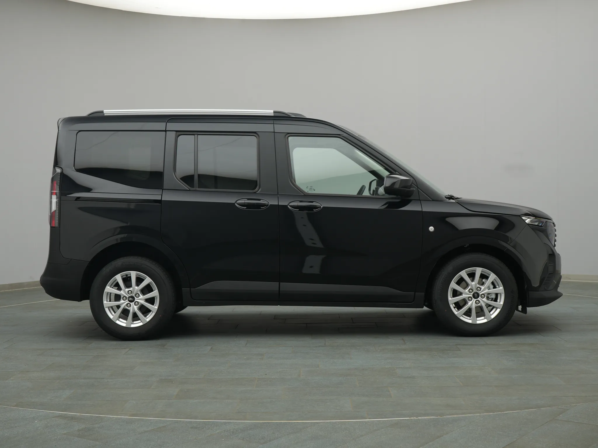 Ford Tourneo Courier Titanium – Bild 8