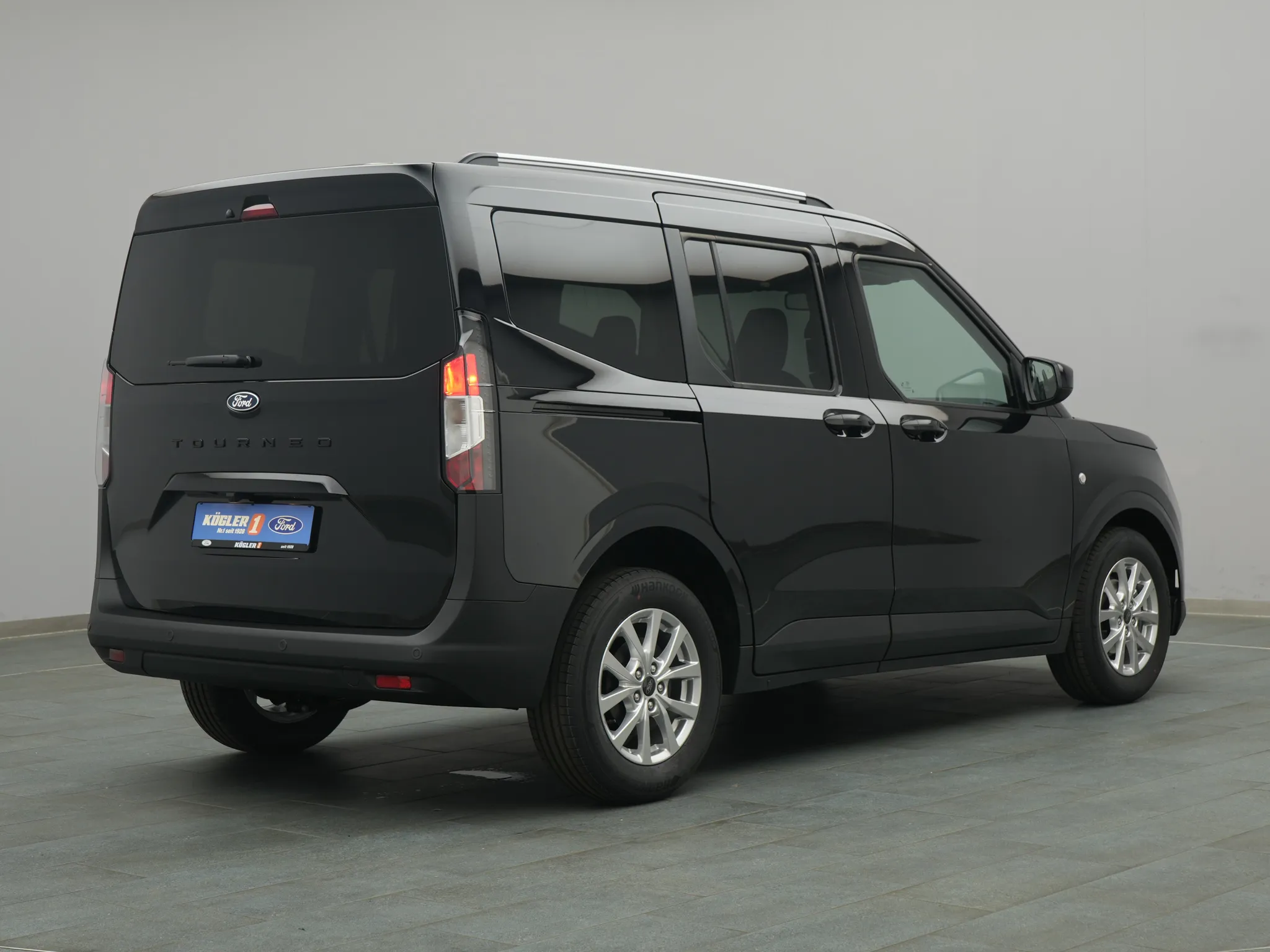 Ford Tourneo Courier Titanium – Bild 4