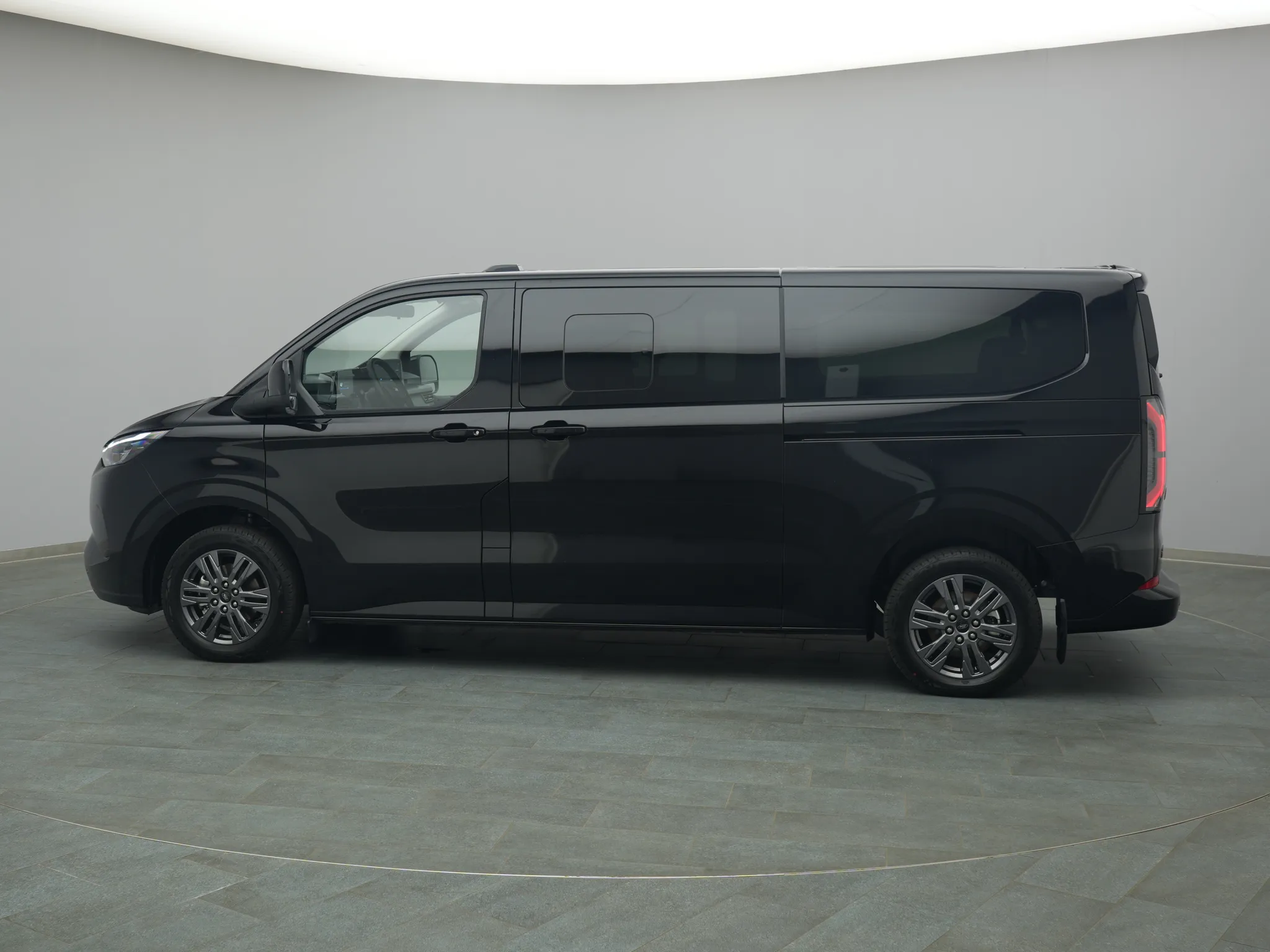 Ford E-Tourneo Custom – Bild 3